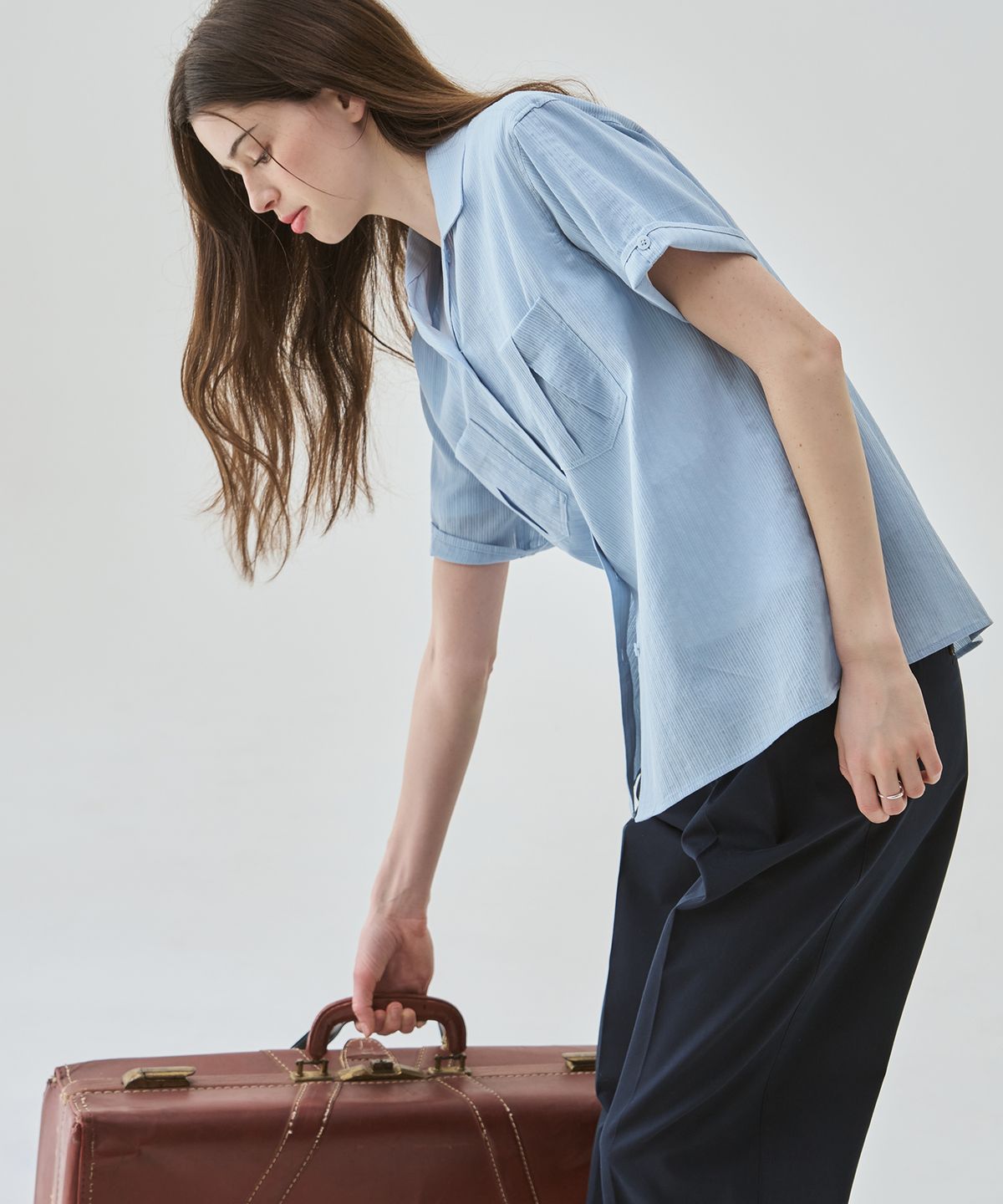드로우핏 우먼(DRAWFIT WOMEN) 스트라이프 스탠다드 오픈 카라 반팔 셔츠 [SKY BLUE]