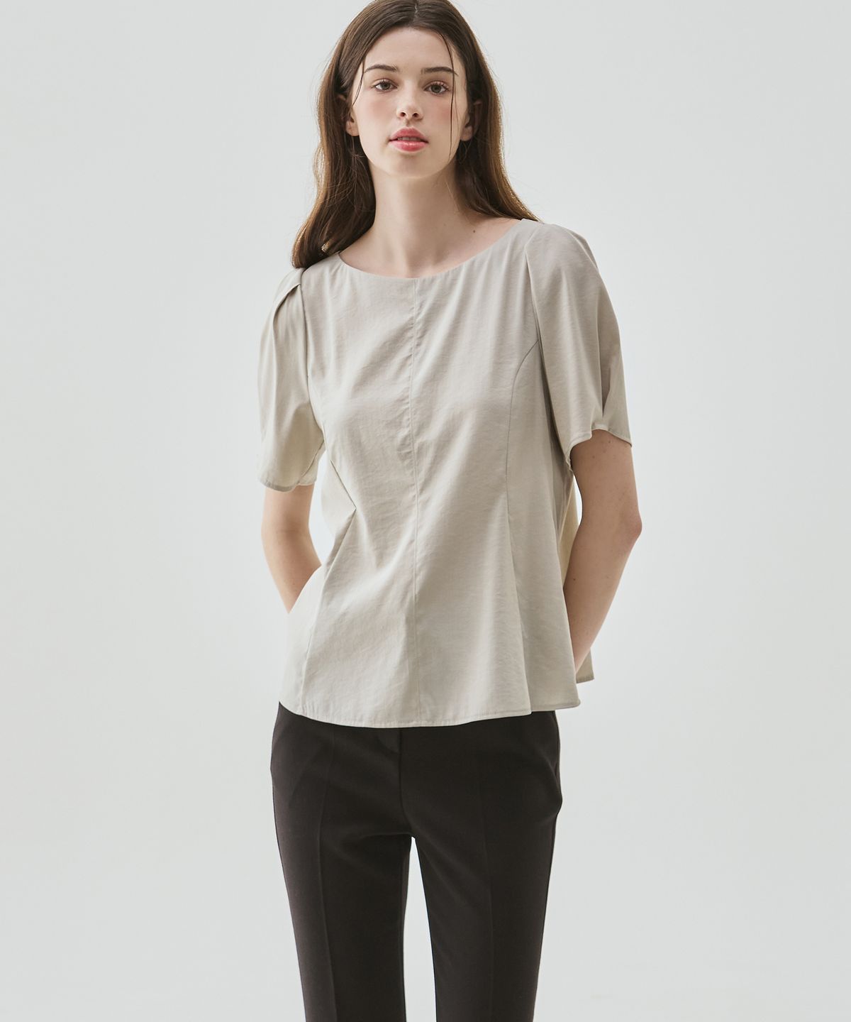 드로우핏 우먼(DRAWFIT WOMEN) [드로우핏우먼 X 꾸니] 캄파눌라 퍼프 슬리브 블라우스 [IVORY]
