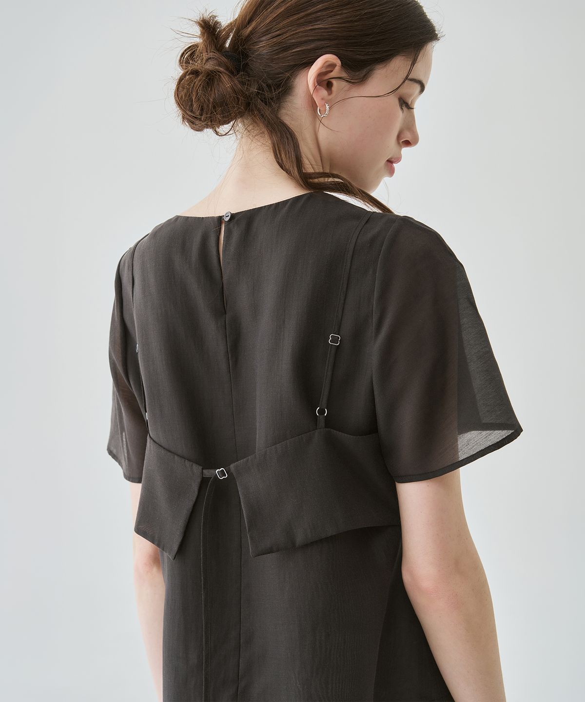드로우핏 우먼(DRAWFIT WOMEN) [드로우핏우먼 X 꾸니] 시어 레이어 뷔스티에 블라우스 [WHITE]
