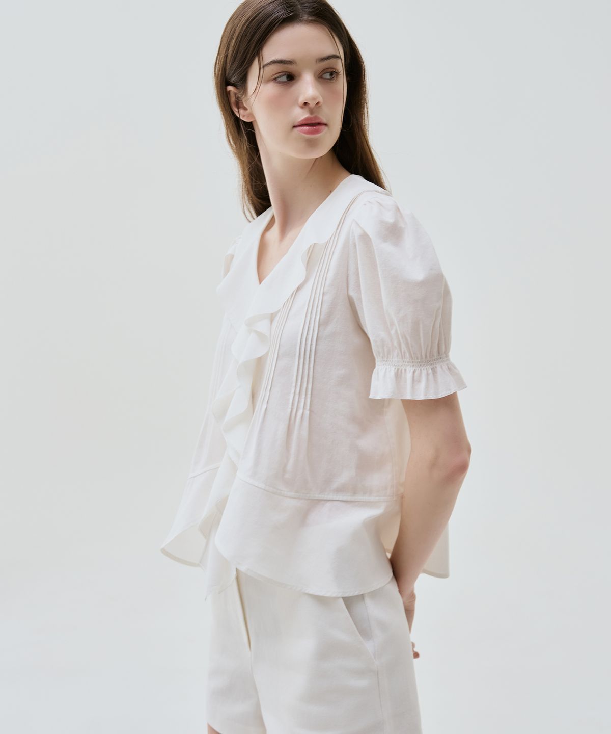 드로우핏 우먼(DRAWFIT WOMEN) 페어리 핀턱 러플 블라우스 [WHITE]