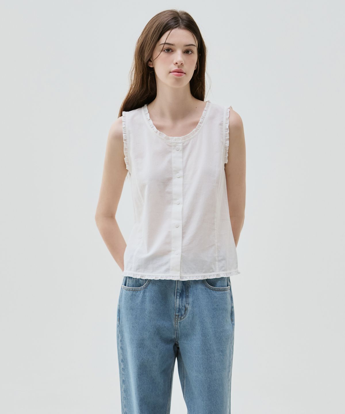 드로우핏 우먼(DRAWFIT WOMEN) 스쿱넥 프릴 슬리브리스 블라우스 [BLACK]
