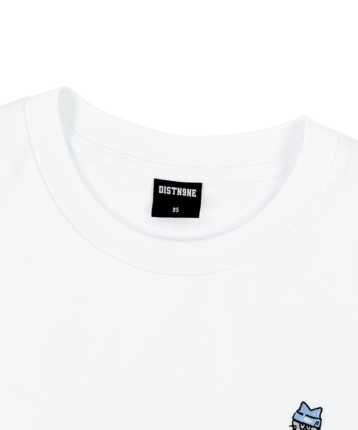 디스트나인(DISTN9NE) 베이직 스몰 자수 반팔티 LQ7TU437_WHITE