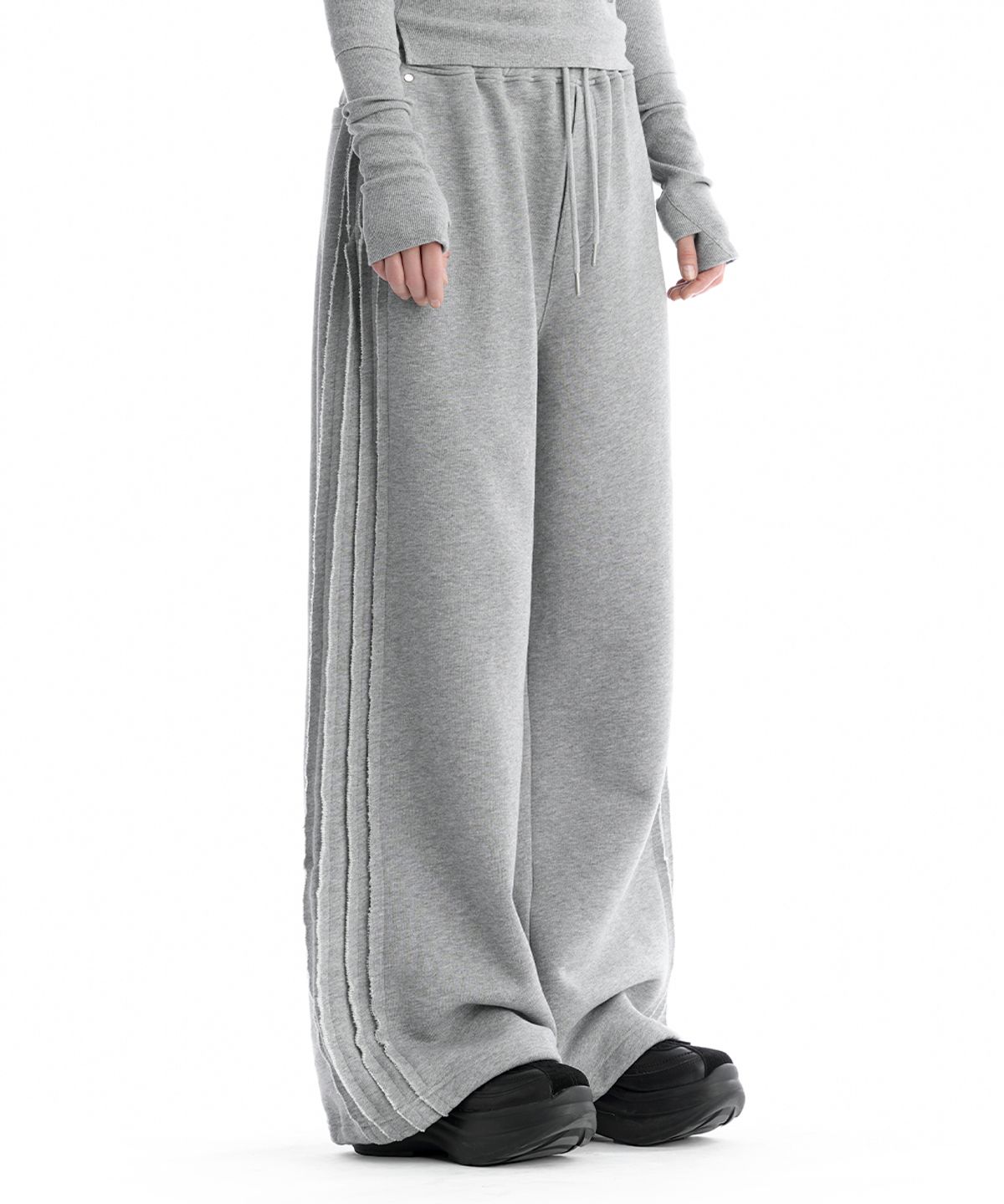 트리밍버드(TREEMINGBIRD) TMB Raw Cut Sweat Set-Up Pants [ Melange Gray ]