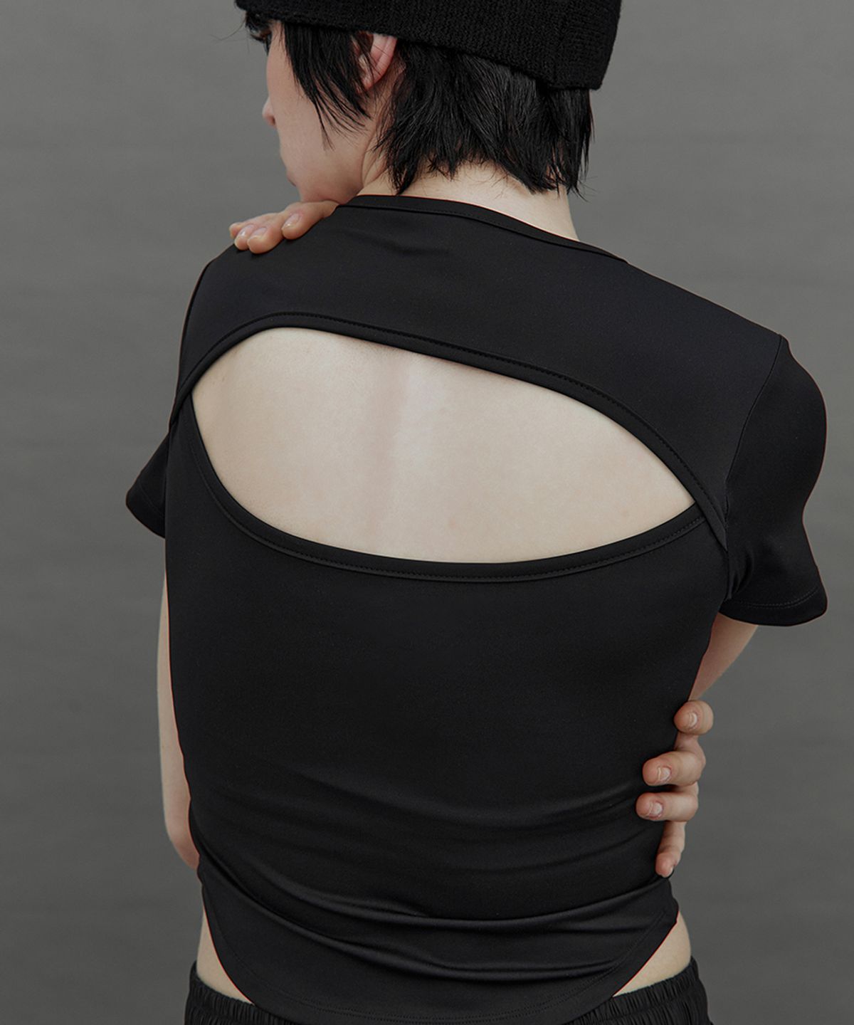 트리밍버드(TREEMINGBIRD) TMB Active Open-Back Top [ Black ]