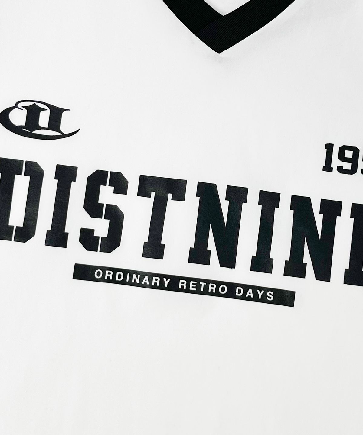 디스트나인(DISTN9NE) 스포티 배색 브이넥 반팔티 LQ2TU268_WHITE