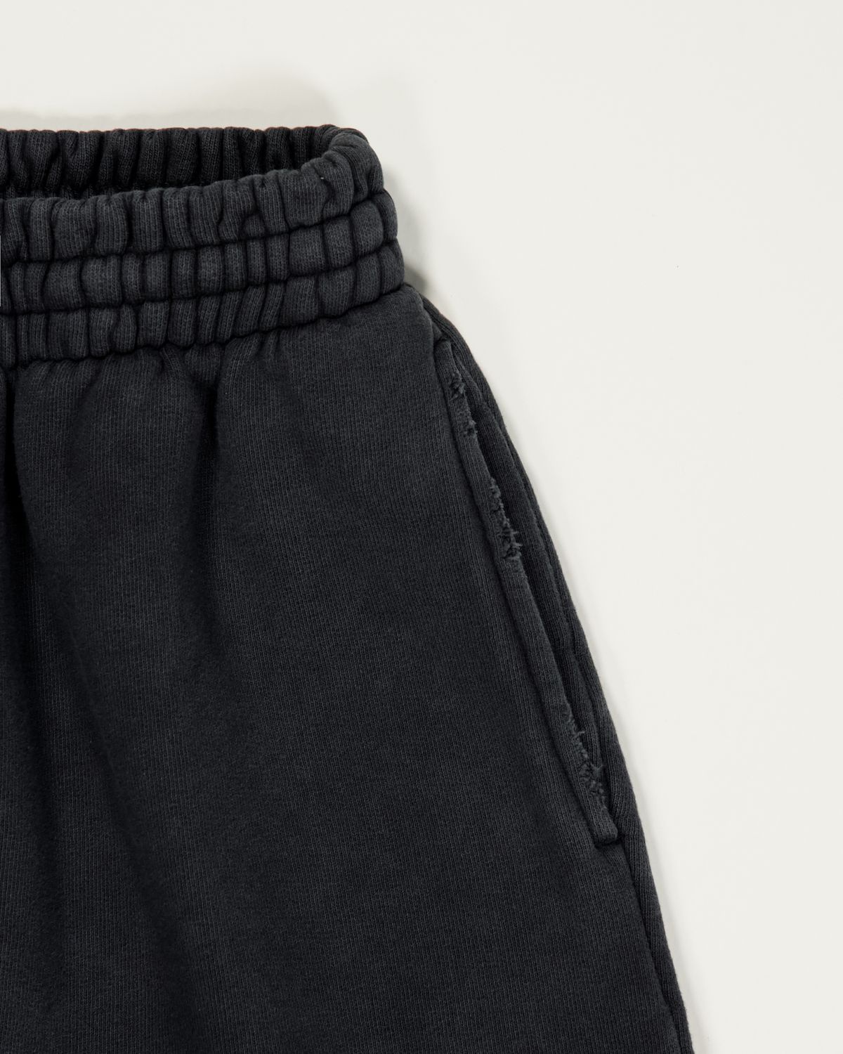 슈퍼벨로체(SUPERVELOCE) Miglia Sweatshorts Dark Charcoal