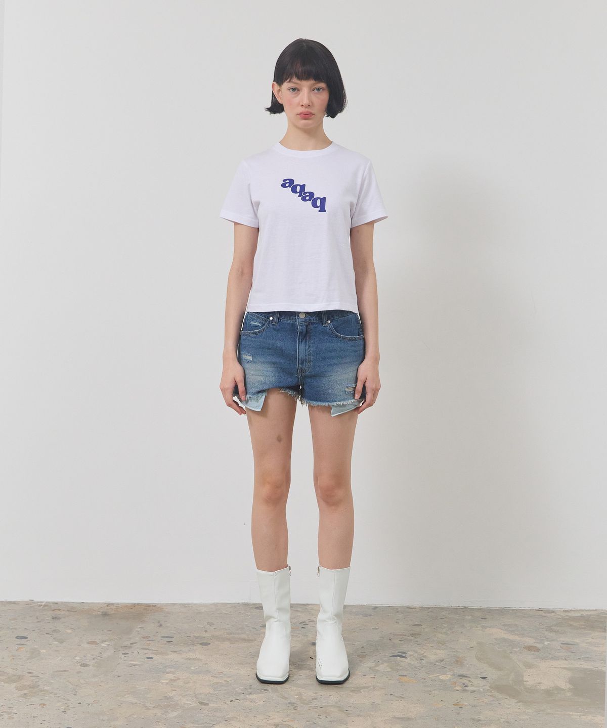 에이큐 에이큐 하우스 클럽(AQAQ HOUSE CLUB) 오블리크 티셔츠  [화이트]
