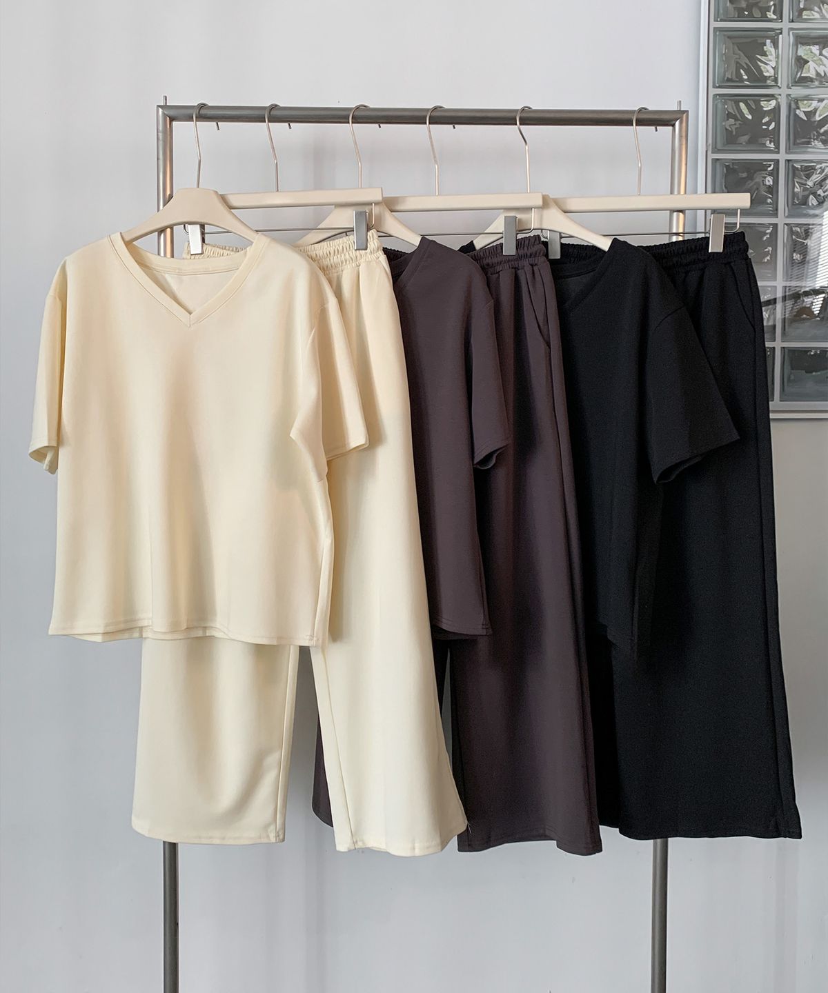 바스카라(VASCARA) [SET] V-neck Short Sleeve T-shirt+Wide Banding Pants Set-up (3colors)
