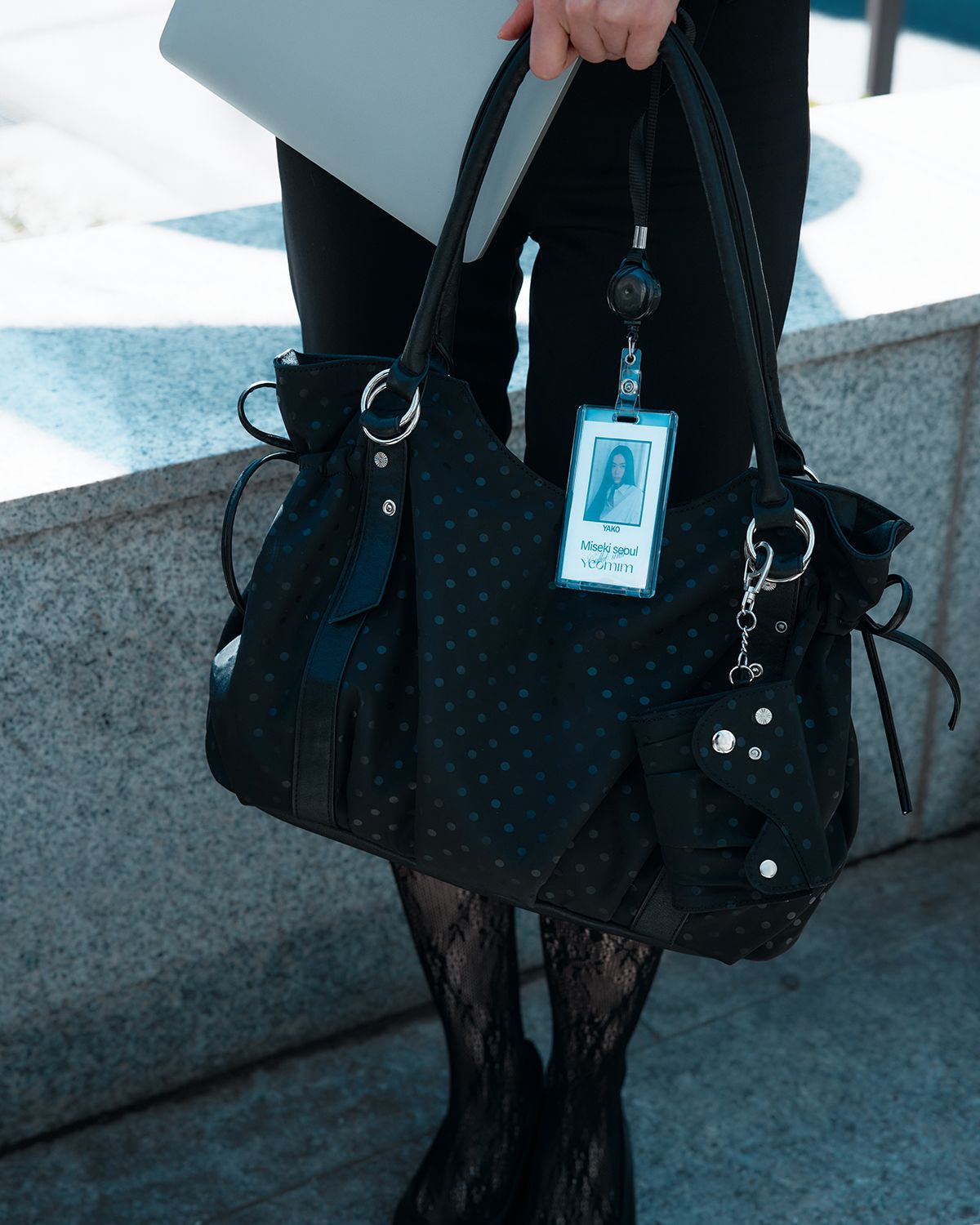 여밈(YEOMIM) [×미세키서울] puff bag (black dot)