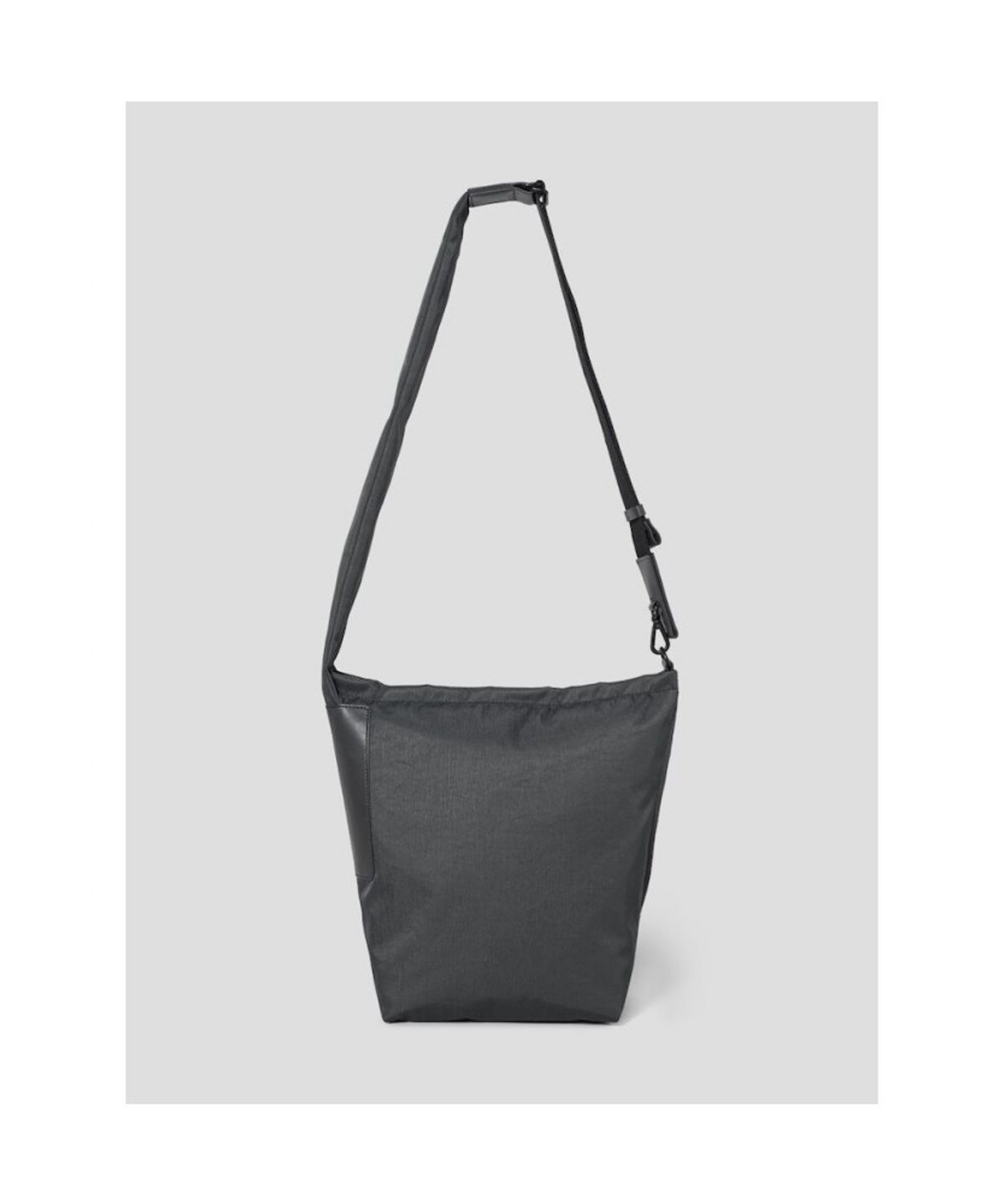 빈폴 액세서리(BEANPOLE ACCESSORY) Less Bag_2 미디엄 나일론 크로스백 - 그레이