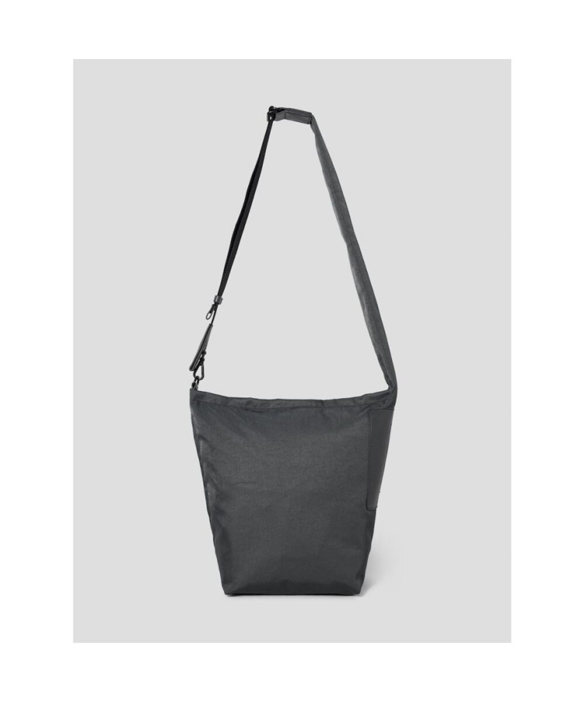 빈폴 액세서리(BEANPOLE ACCESSORY) Less Bag_2 미디엄 나일론 크로스백 - 그레이