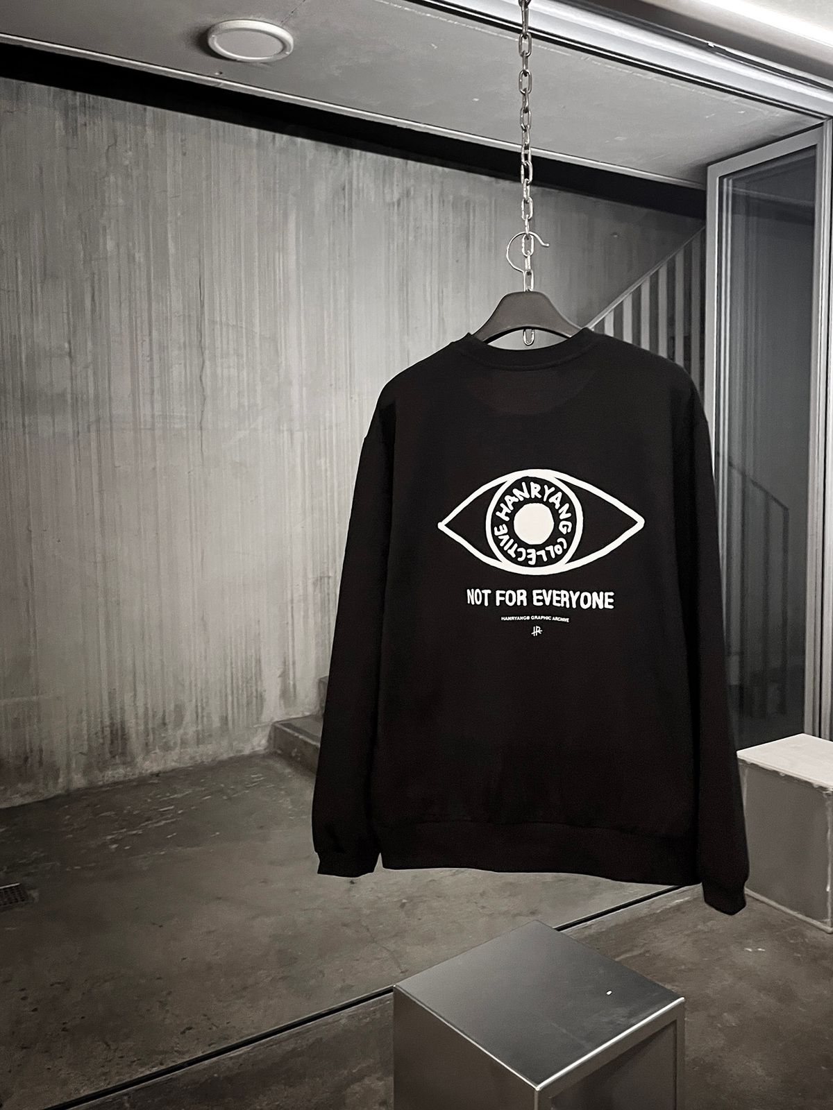 한량 컬렉티브(HANRYANG COLLECTIVE) HR EYE CREW SWEAT BLACK