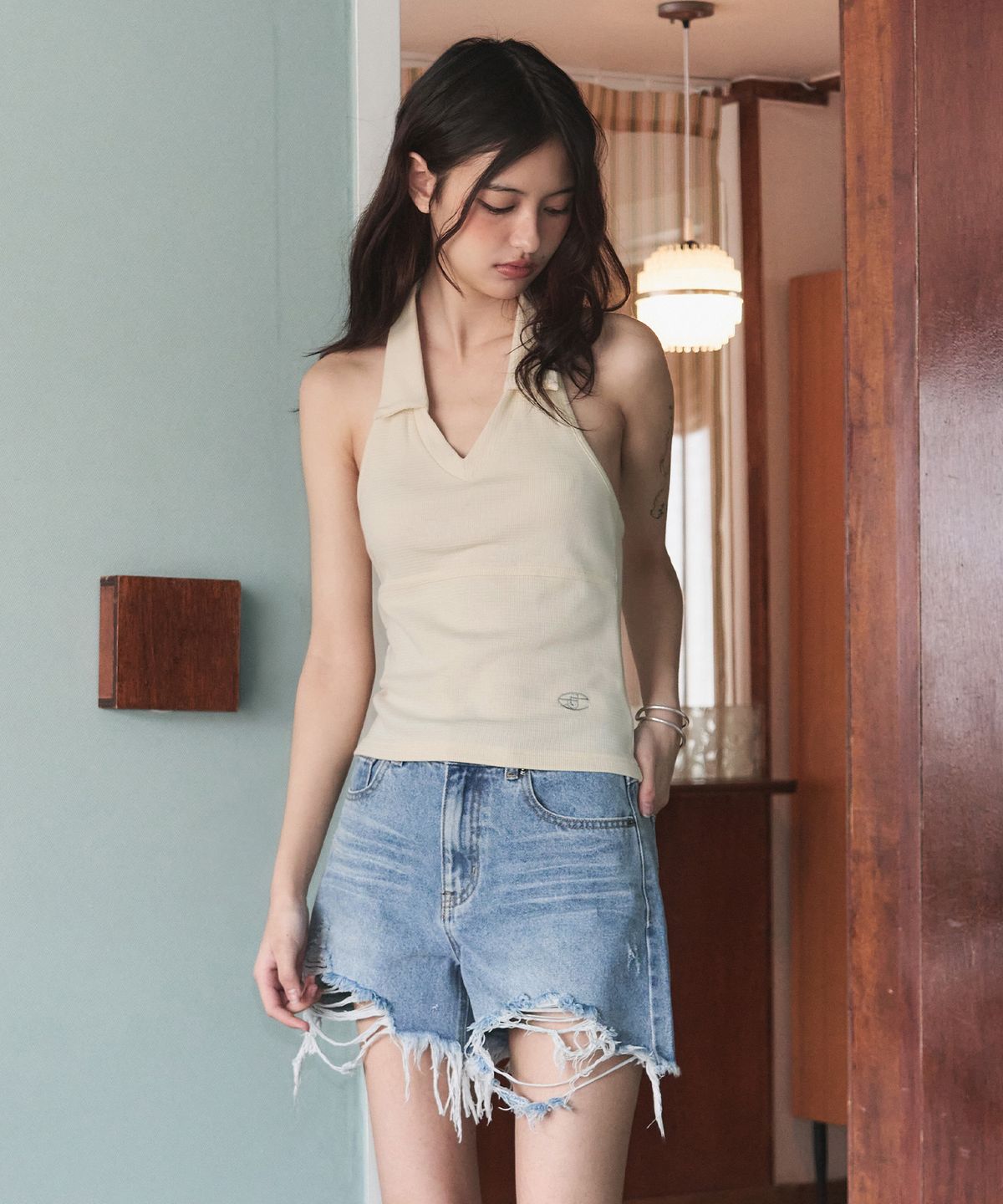 레더리(LEATHERY) 와플 카라 홀터 탑 [CREAM]