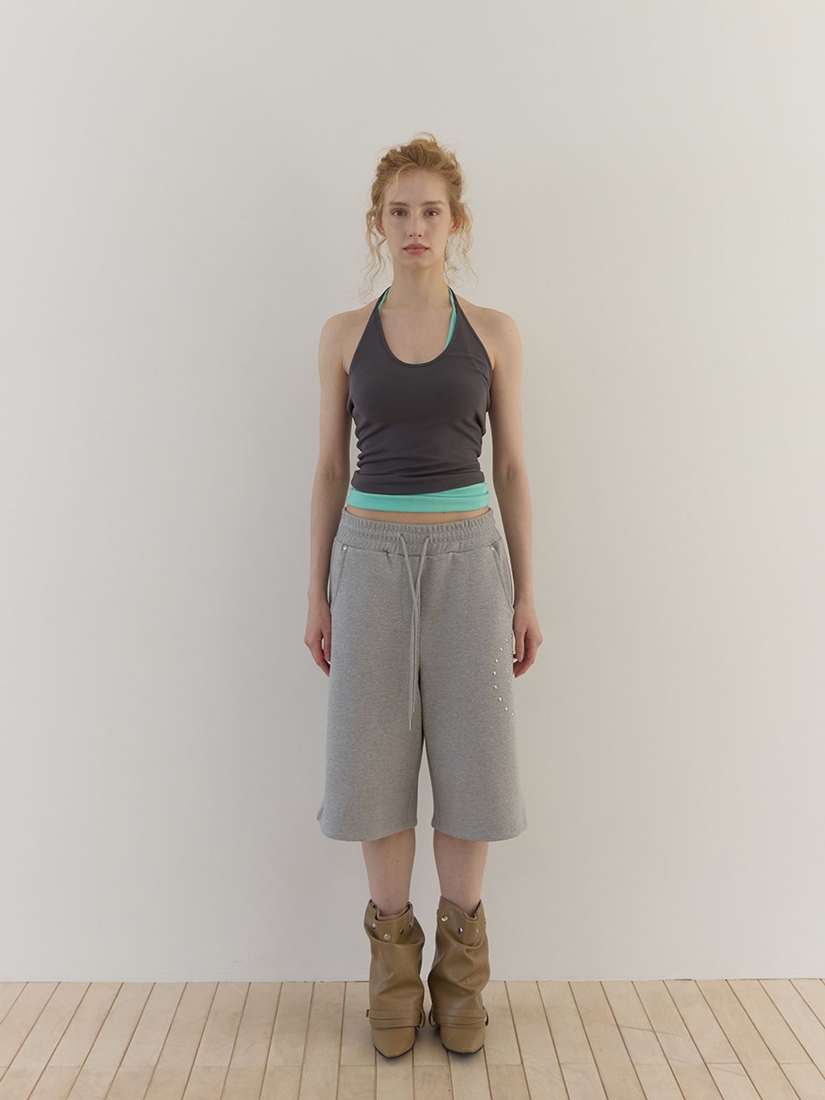 아수라(ASURA) CURVE HALTER SLEEVELESS (CHARCOAL)