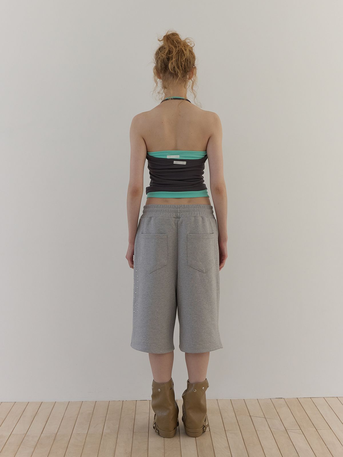 아수라(ASURA) CURVE HALTER SLEEVELESS (CHARCOAL)
