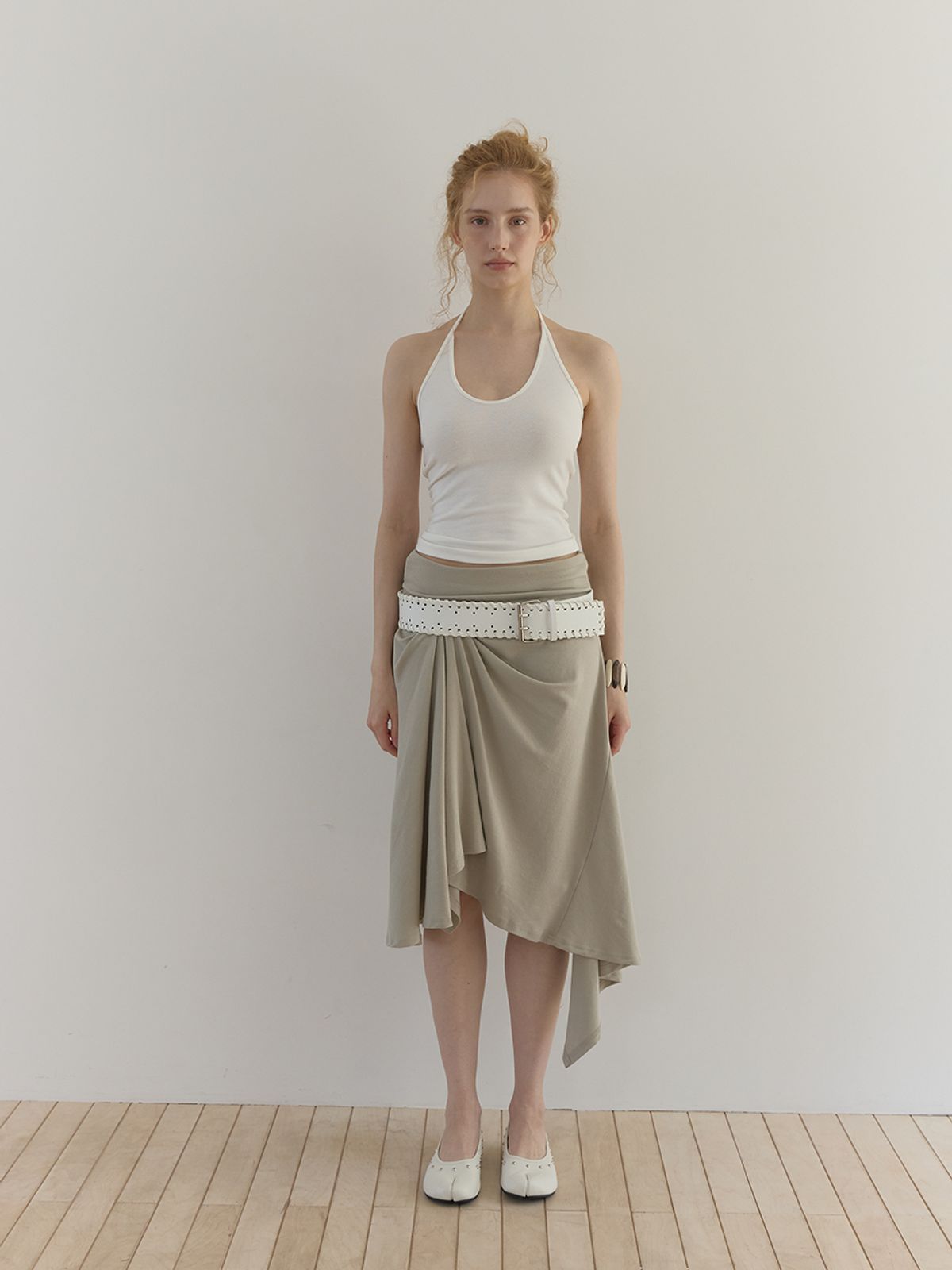 아수라(ASURA) CURVE HALTER SLEEVELESS (IVORY)