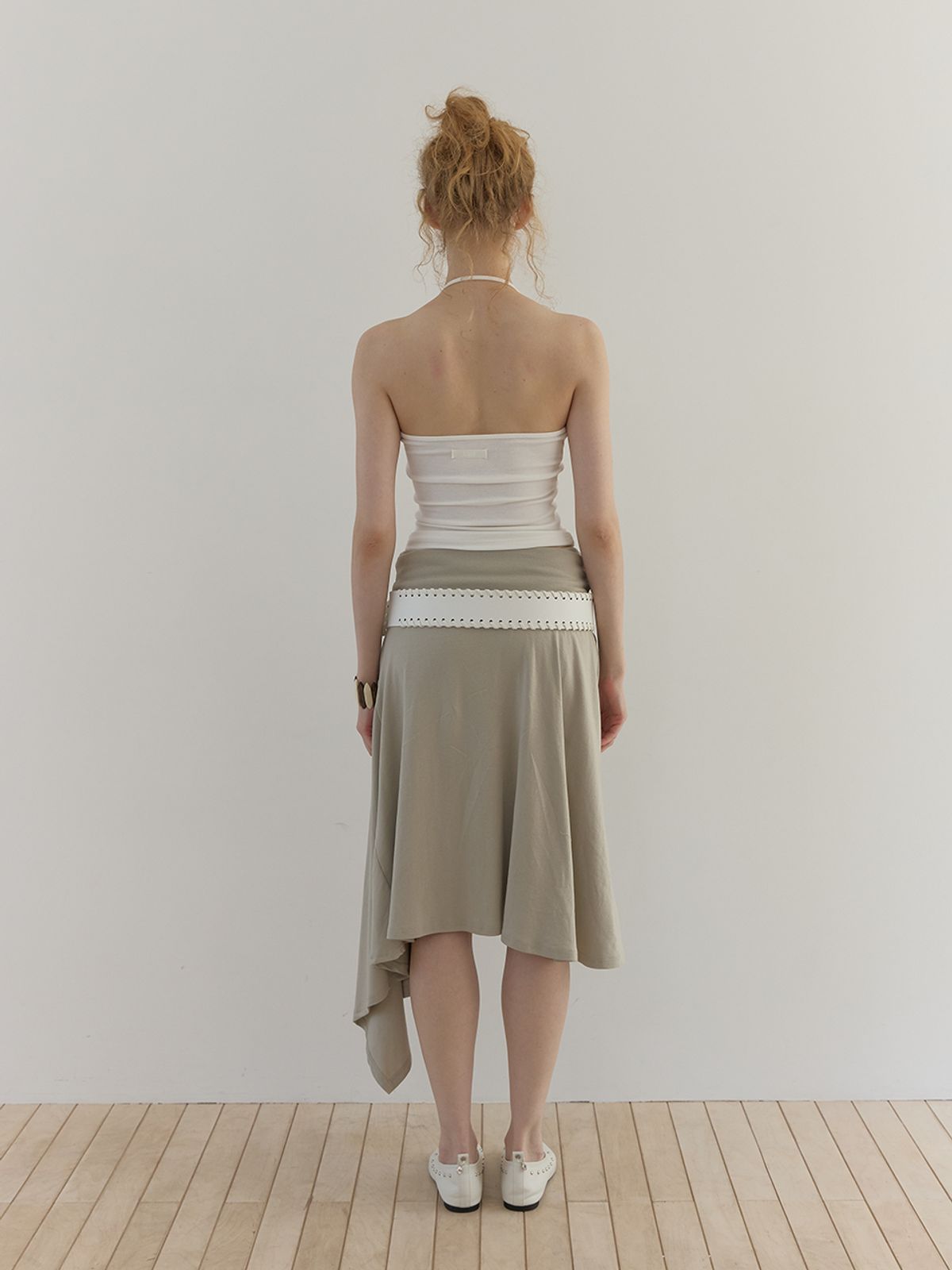 아수라(ASURA) CURVE HALTER SLEEVELESS (IVORY)