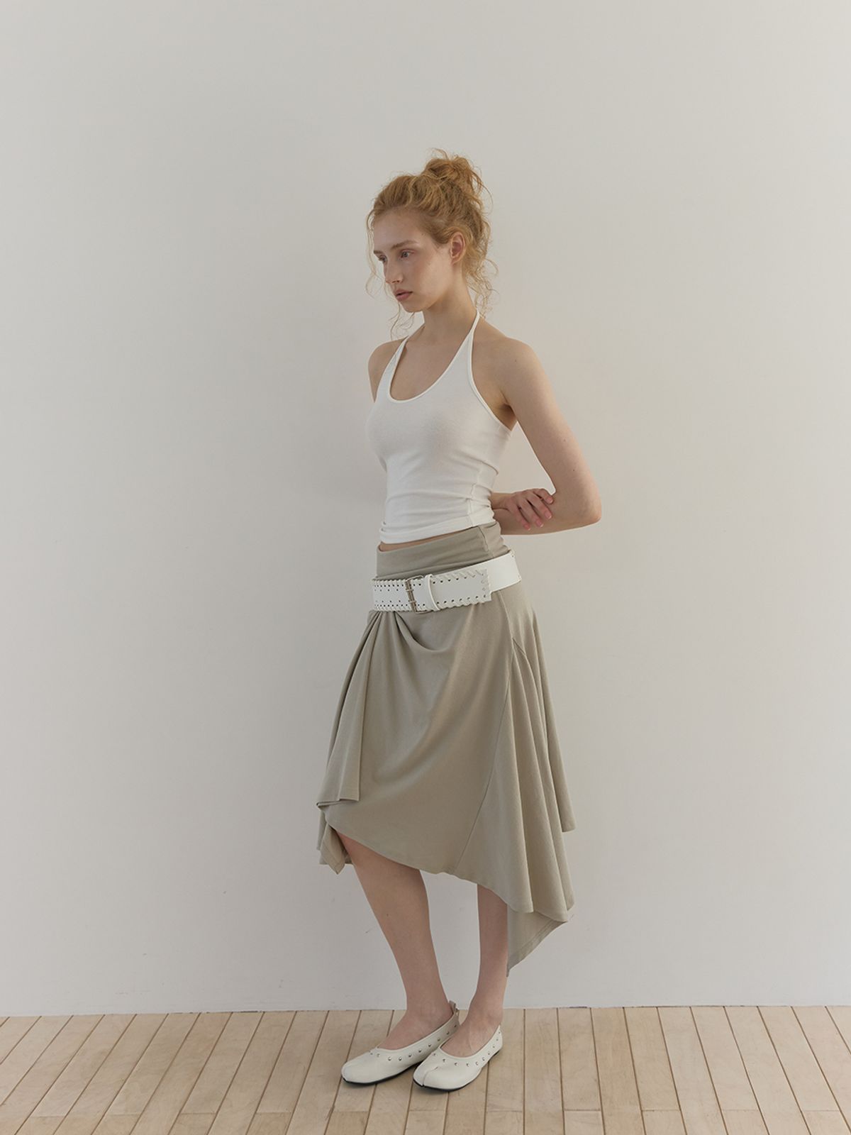 아수라(ASURA) CURVE HALTER SLEEVELESS (IVORY)