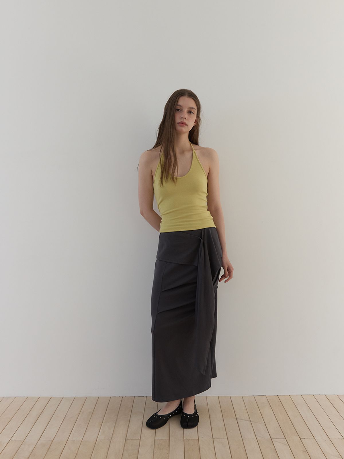 아수라(ASURA) CURVE HALTER SLEEVELESS (MUSTARD)
