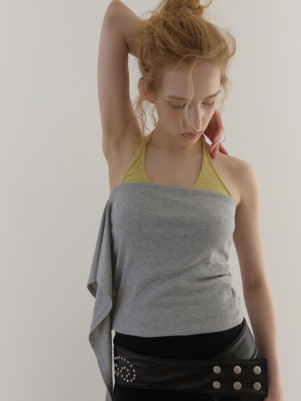 아수라(ASURA) CURVE HALTER SLEEVELESS (MUSTARD)