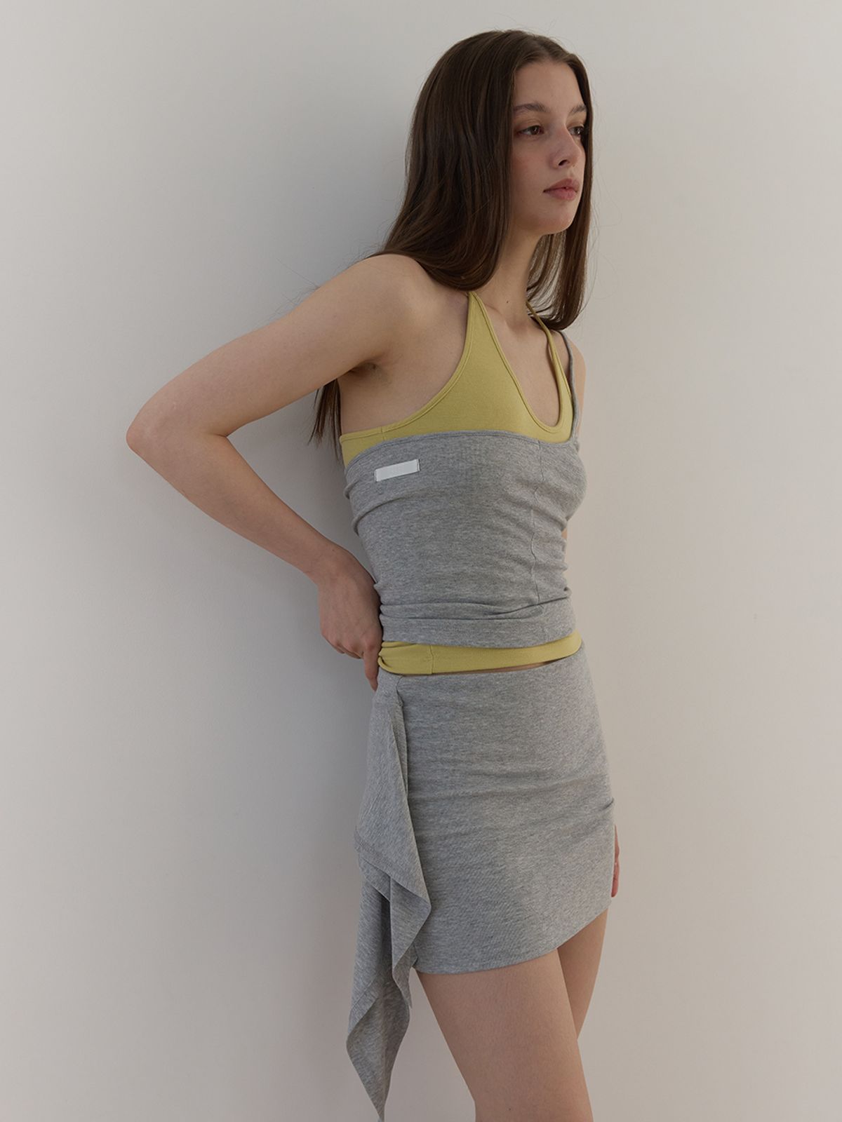 아수라(ASURA) CURVE HALTER SLEEVELESS (MUSTARD)