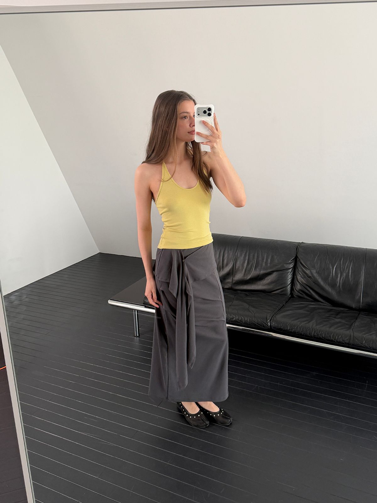 아수라(ASURA) CURVE HALTER SLEEVELESS (MUSTARD)