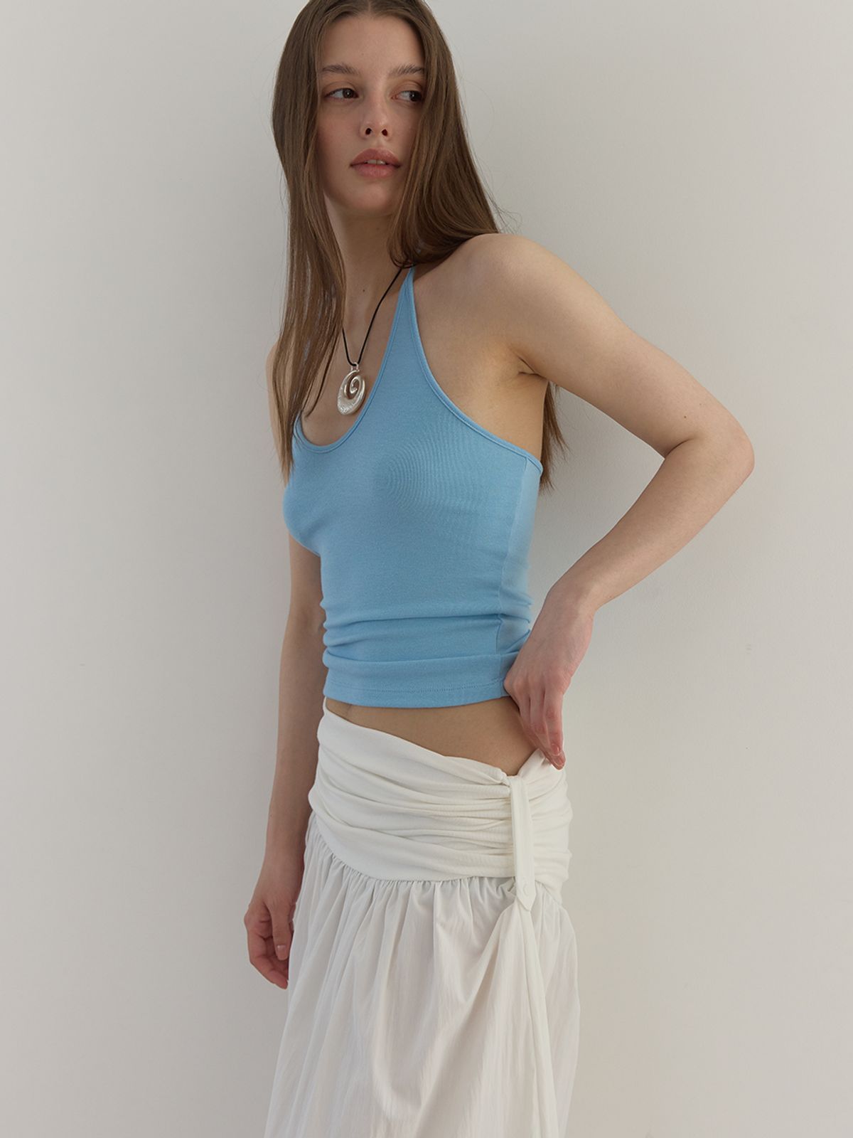 아수라(ASURA) CURVE HALTER SLEEVELESS (SKY BLUE)