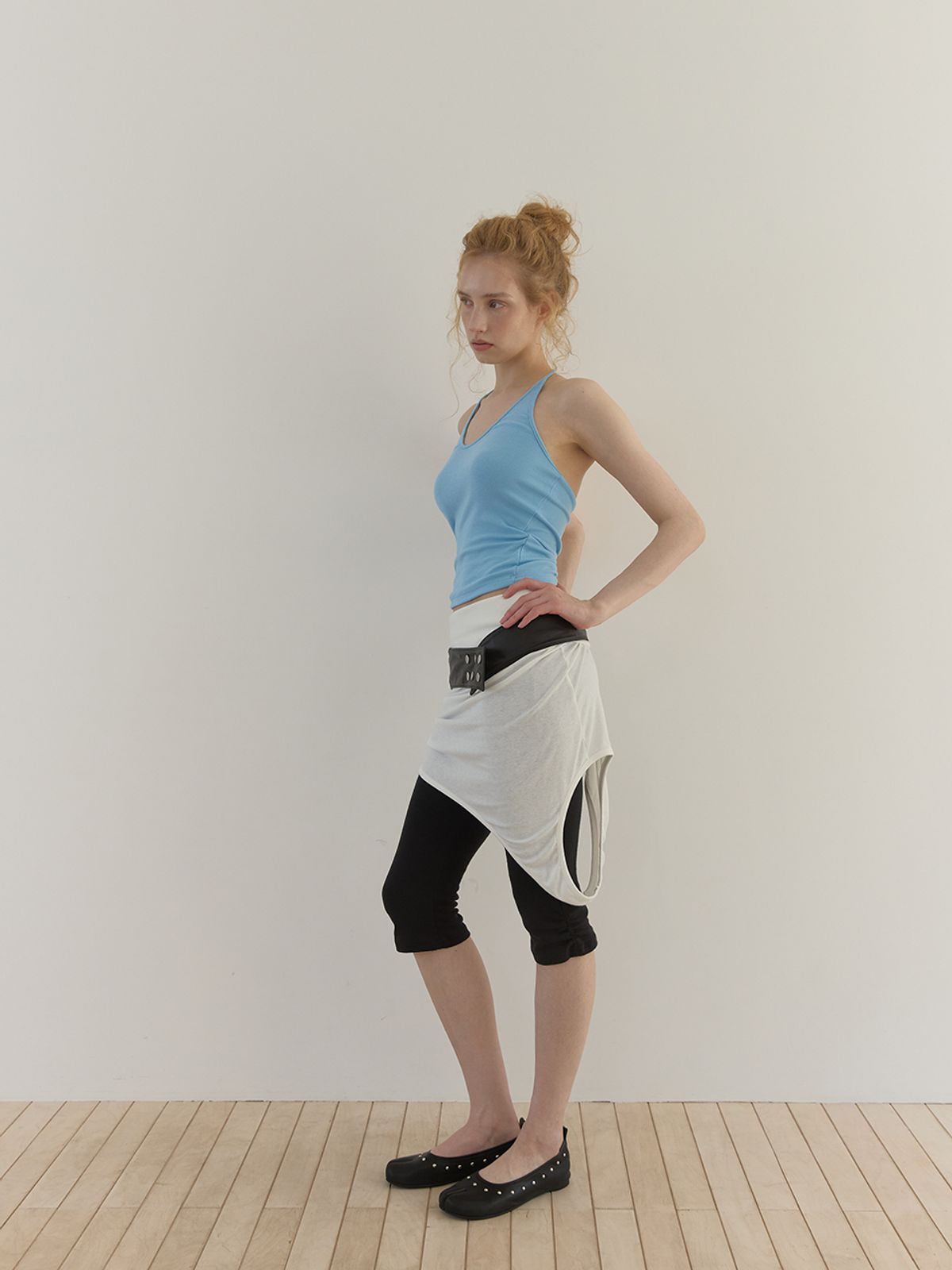 아수라(ASURA) CURVE HALTER SLEEVELESS (SKY BLUE)