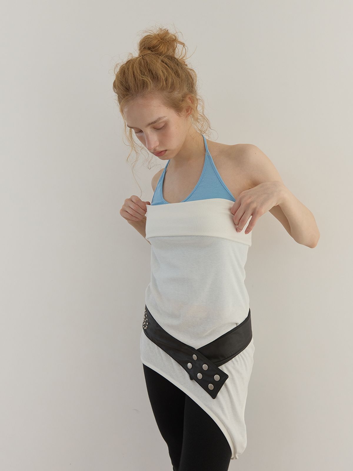 아수라(ASURA) CURVE HALTER SLEEVELESS (SKY BLUE)