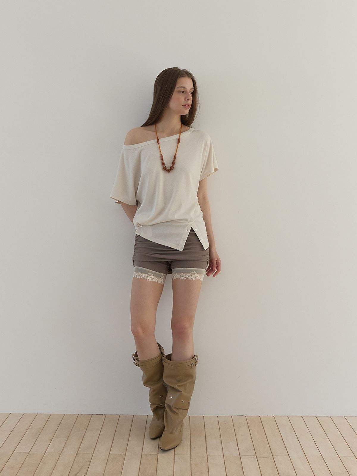 아수라(ASURA) LACE SHIRRING LAYER SHORTS (BEIGE GREY)