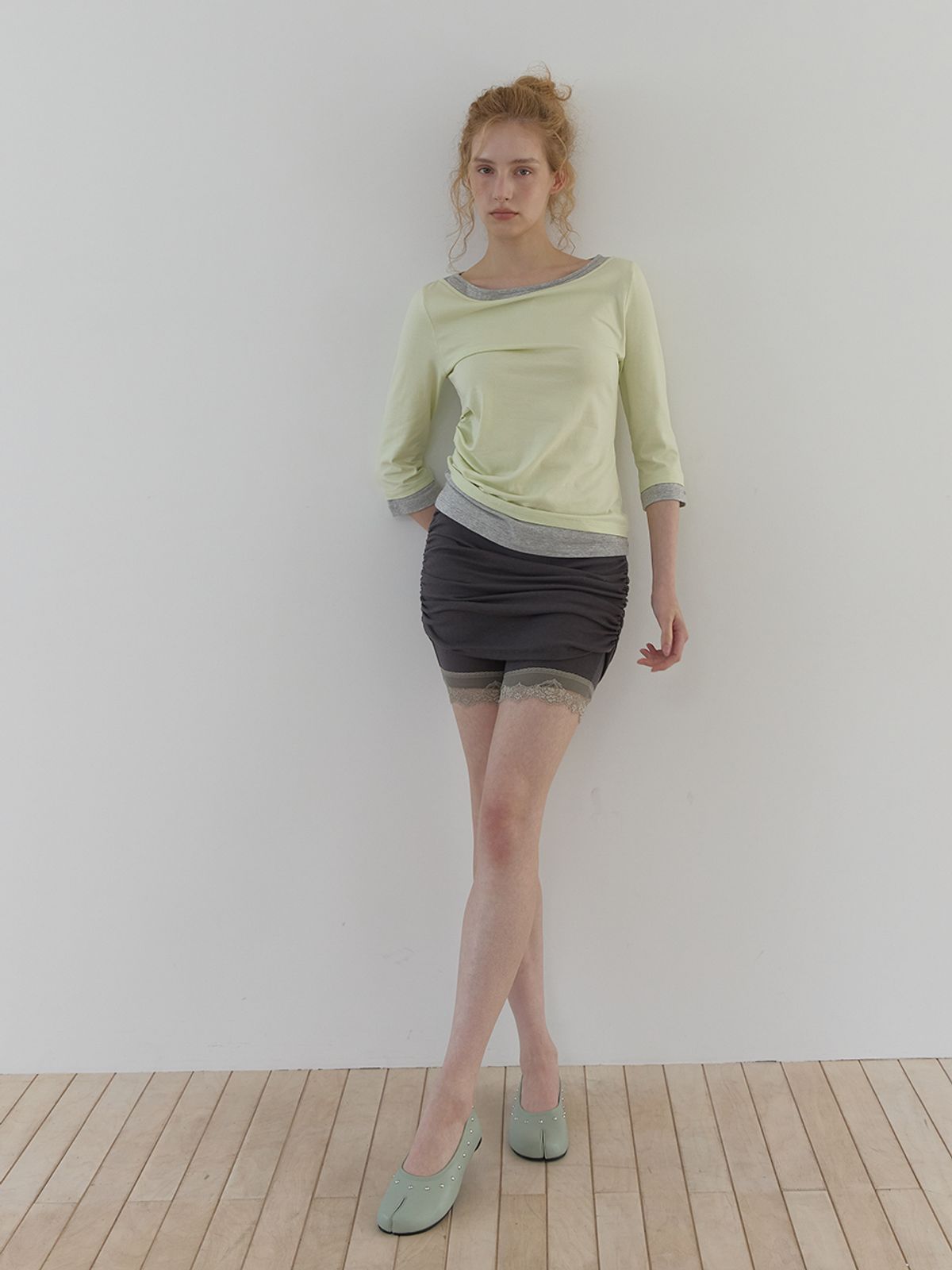 아수라(ASURA) LACE SHIRRING LAYER SHORTS (CHARCOAL)