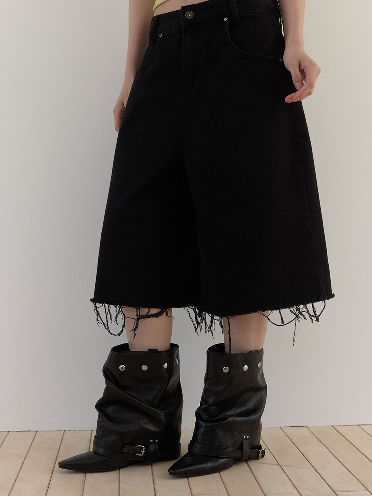 아수라(ASURA) MULTI BUTTON BOOTS (BLACK)