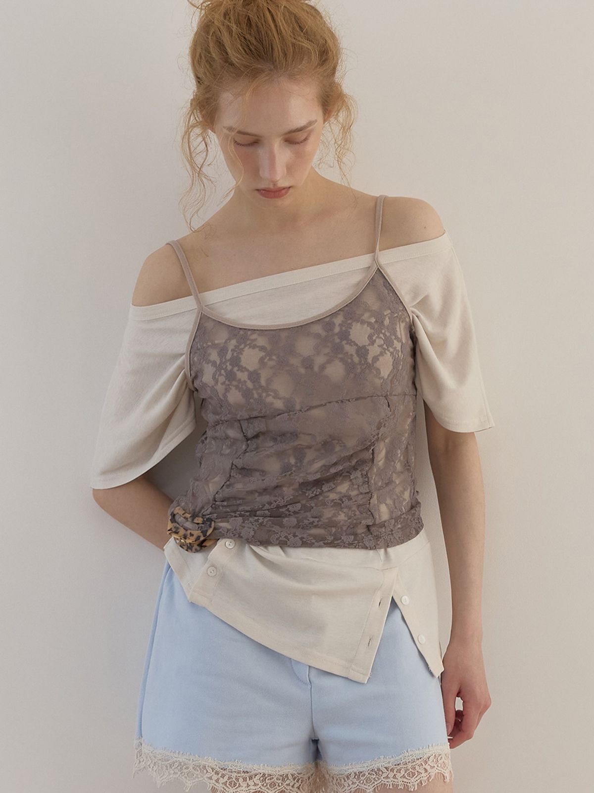 아수라(ASURA) RUCHED LACE SLEEVELESS (GREY)