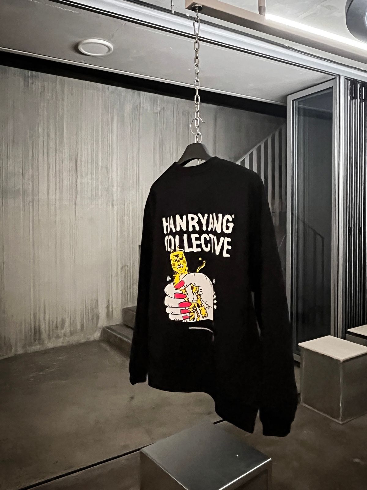 한량 컬렉티브(HANRYANG COLLECTIVE) HR HORAENG HAND CREW SWEAT BLACK
