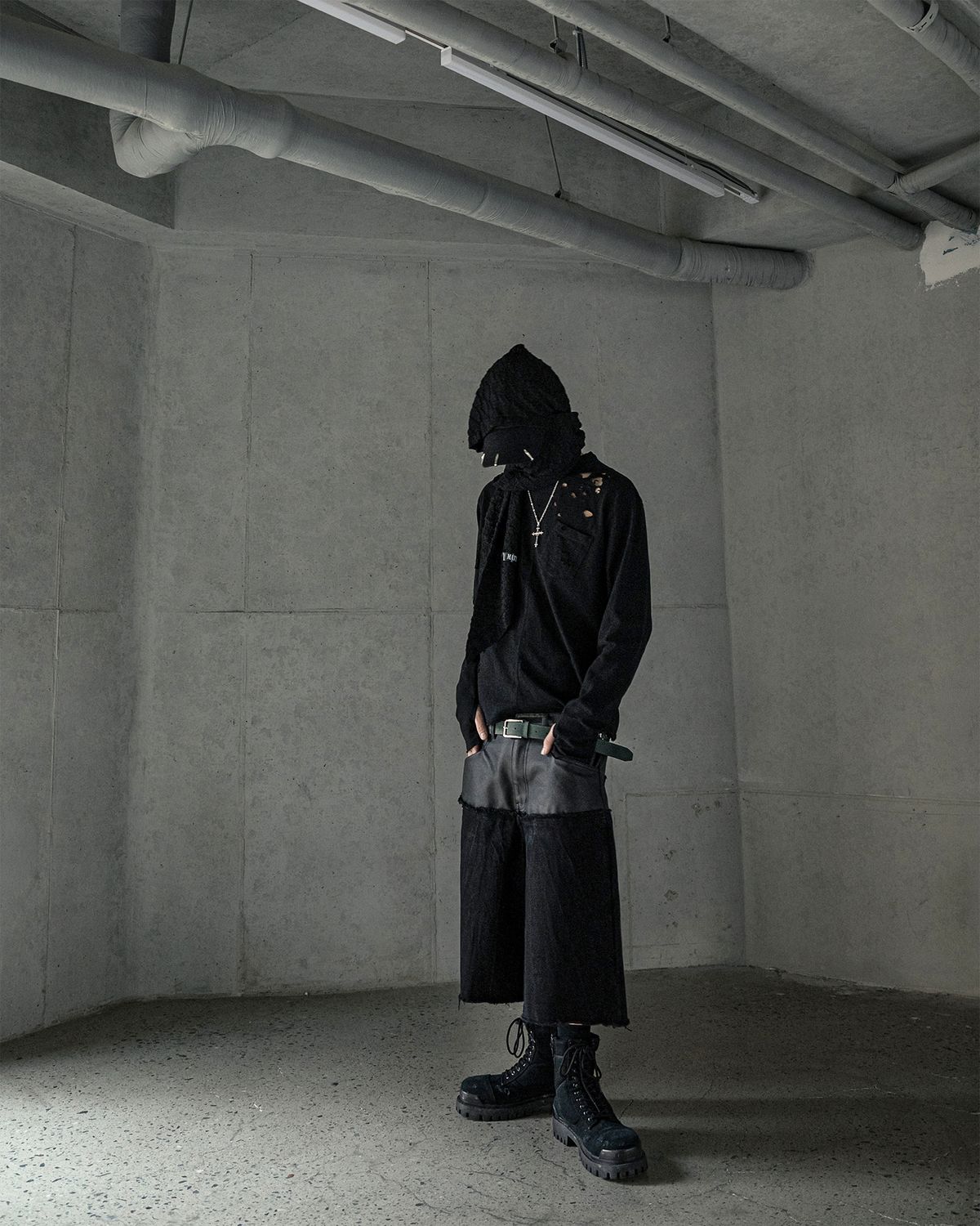 로어링라드(ROARINGRAD) 레이어드 카본 버뮤다 데님 팬츠 블랙