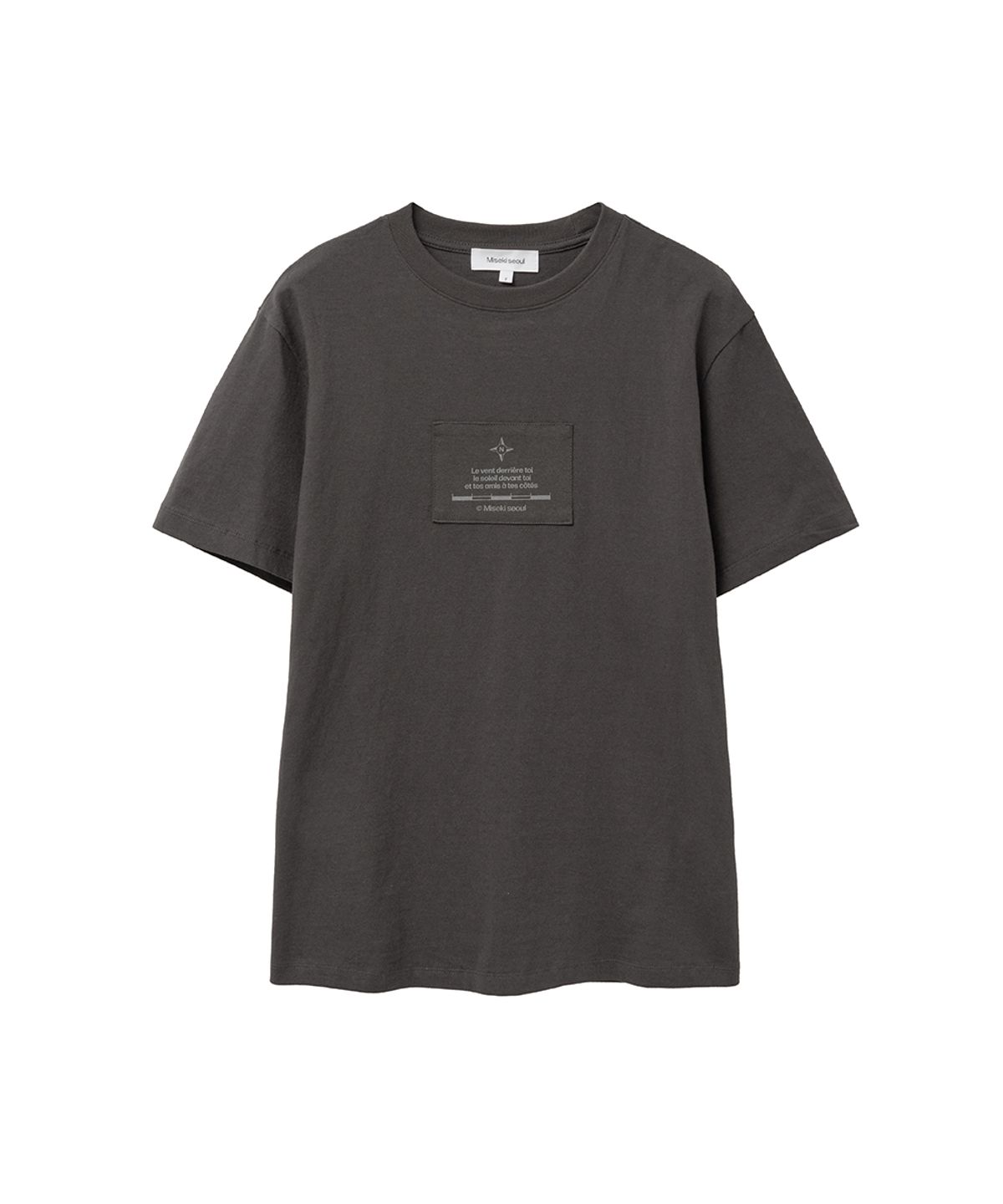 미세키서울 맨(MISEKISEOUL MEN) Compass patch short sleeve CHARCOAL