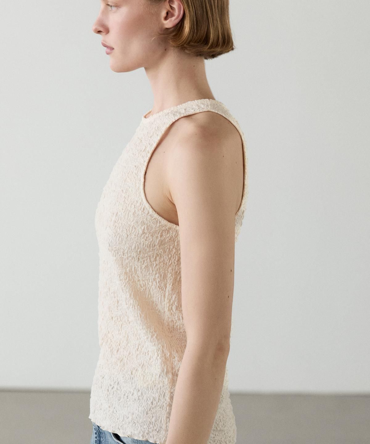마시모두띠(MASSIMO DUTTI) 홀터넥 텍스처 탑
