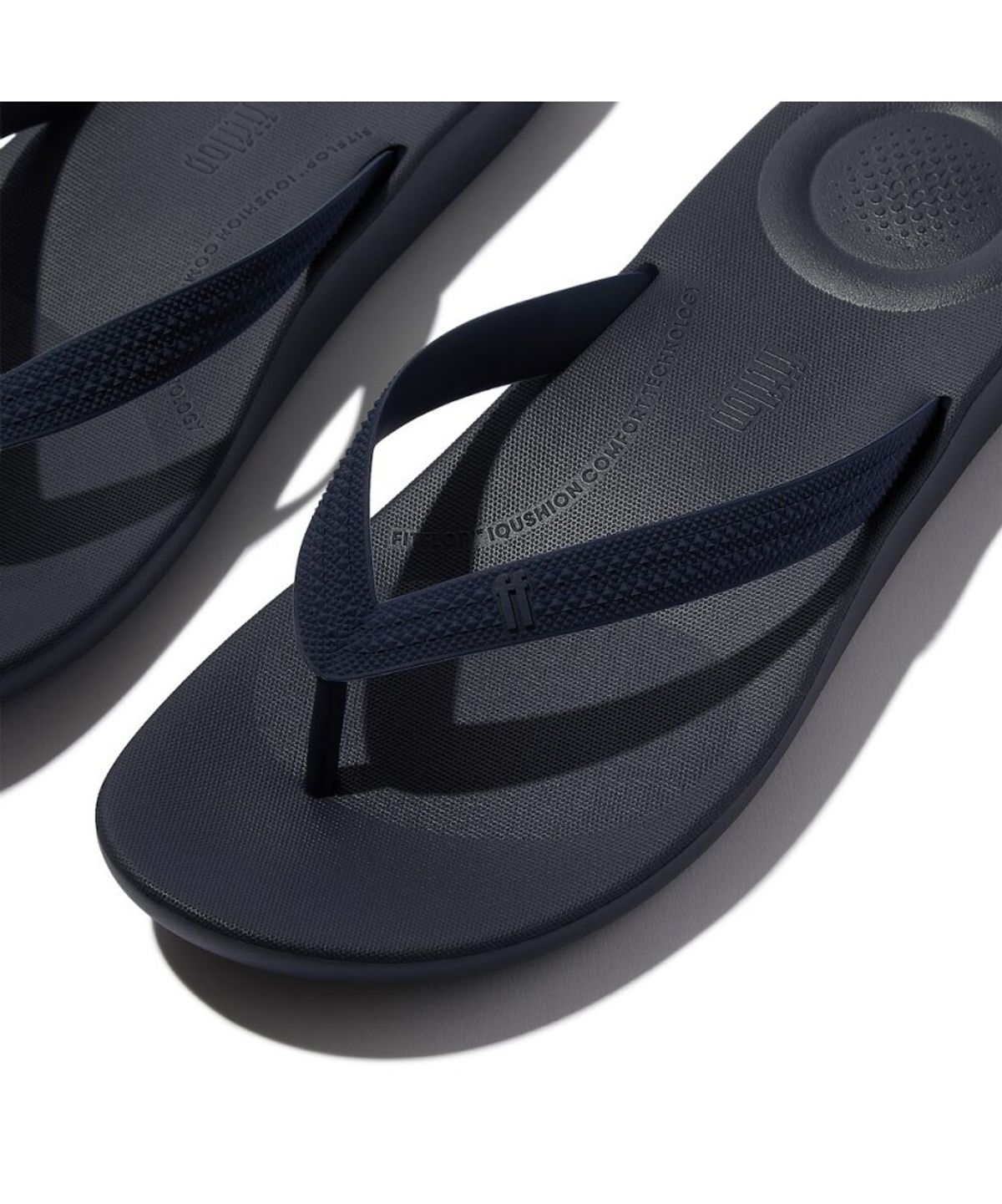 핏플랍(FITFLOP) 남성 아이쿠션 텍스처드 스트랩 플립플랍  미드나잇 네이비 (FT64K1Q01R)