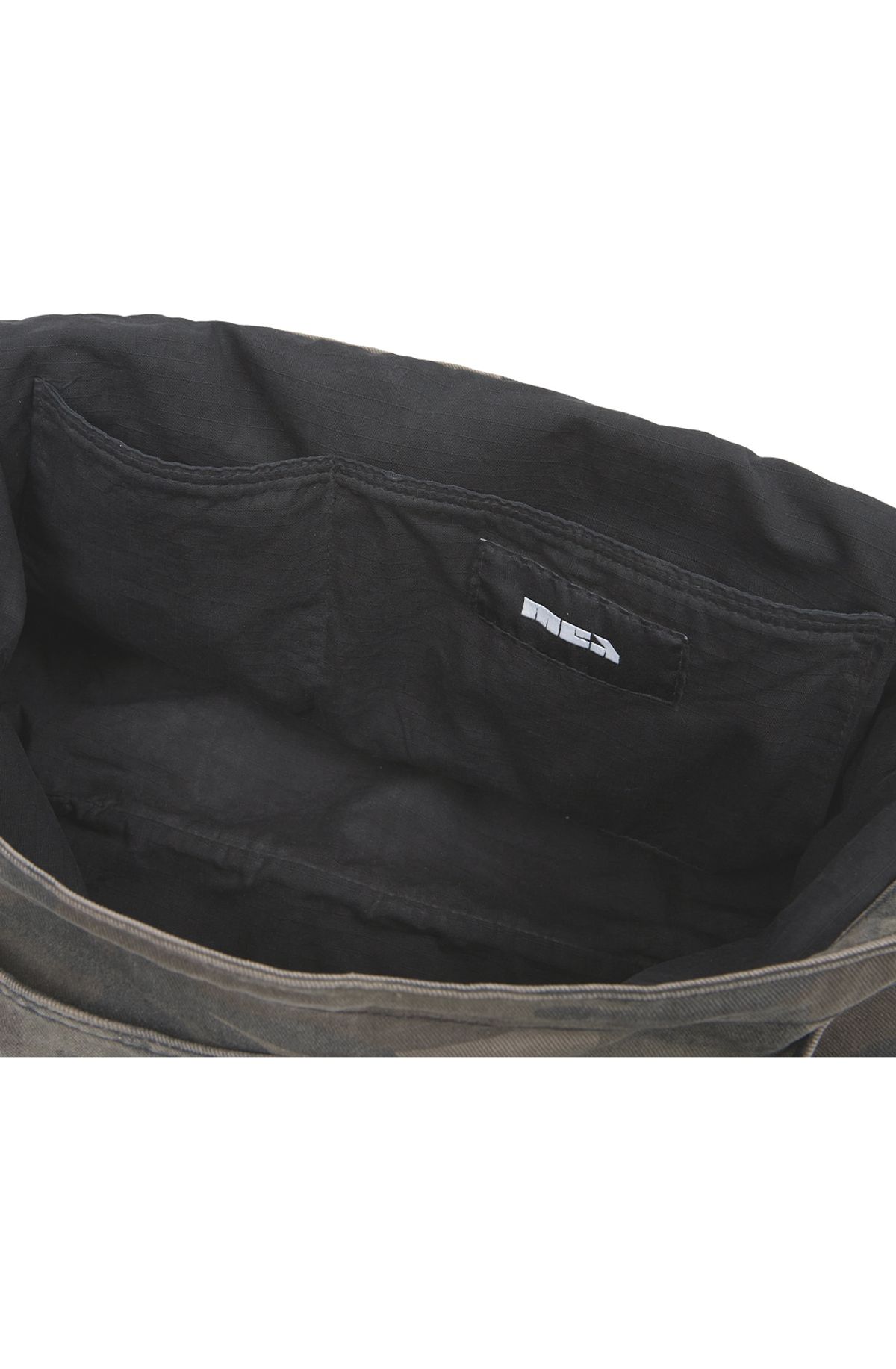 메아(MEA) WASHED STUDDED MESSENGER BAG [CAMO]