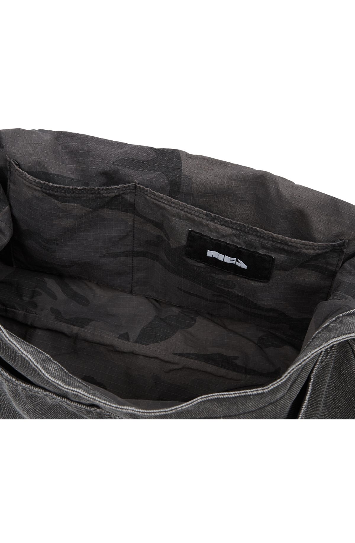 메아(MEA) WASHED STUDDED MESSENGER BAG [BLACK]