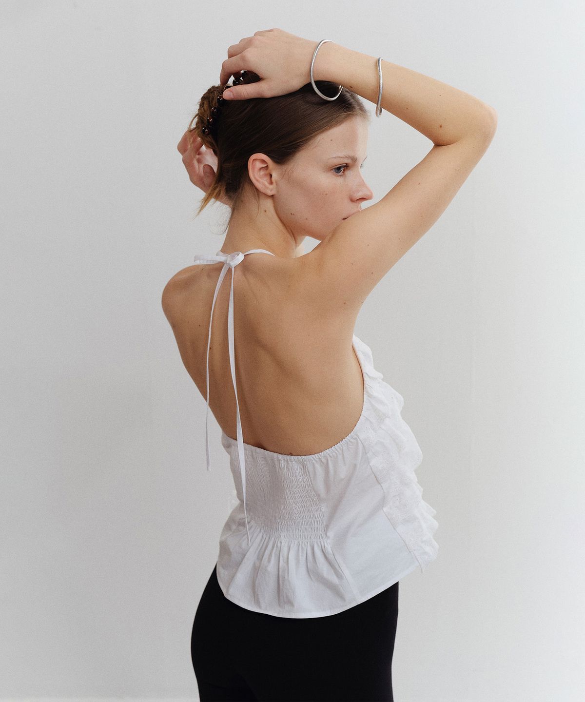 파로(FAHRO) RUFFLED HALTER NECK TOP WHITE