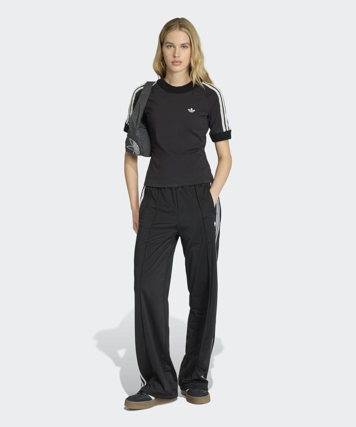 아디다스(ADIDAS) 칼리 니트 크로셰 디테일 티셔츠 - 블랙 / KD5445
