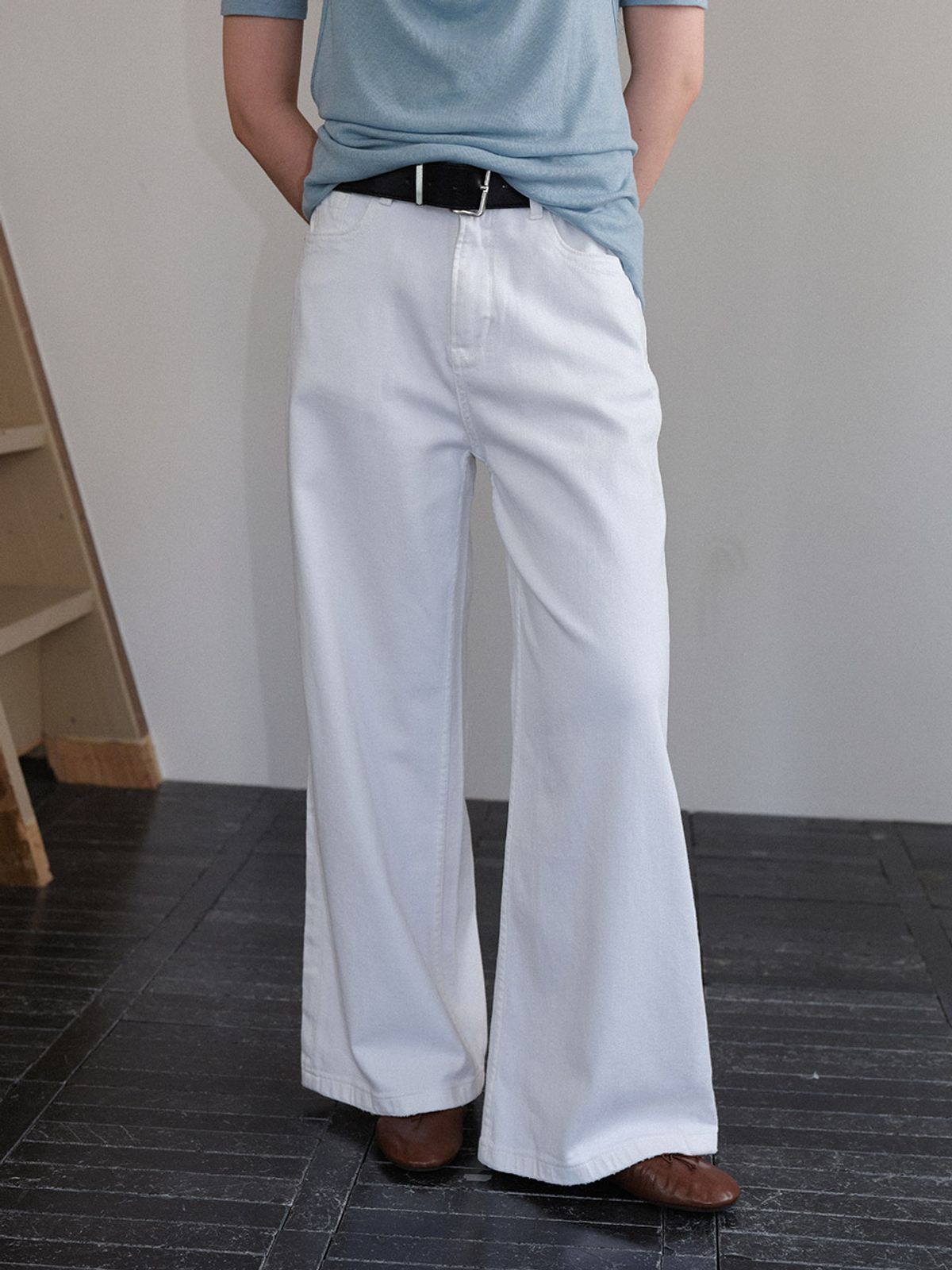 헌치(HUNCH) White Semi-Wide Jeans