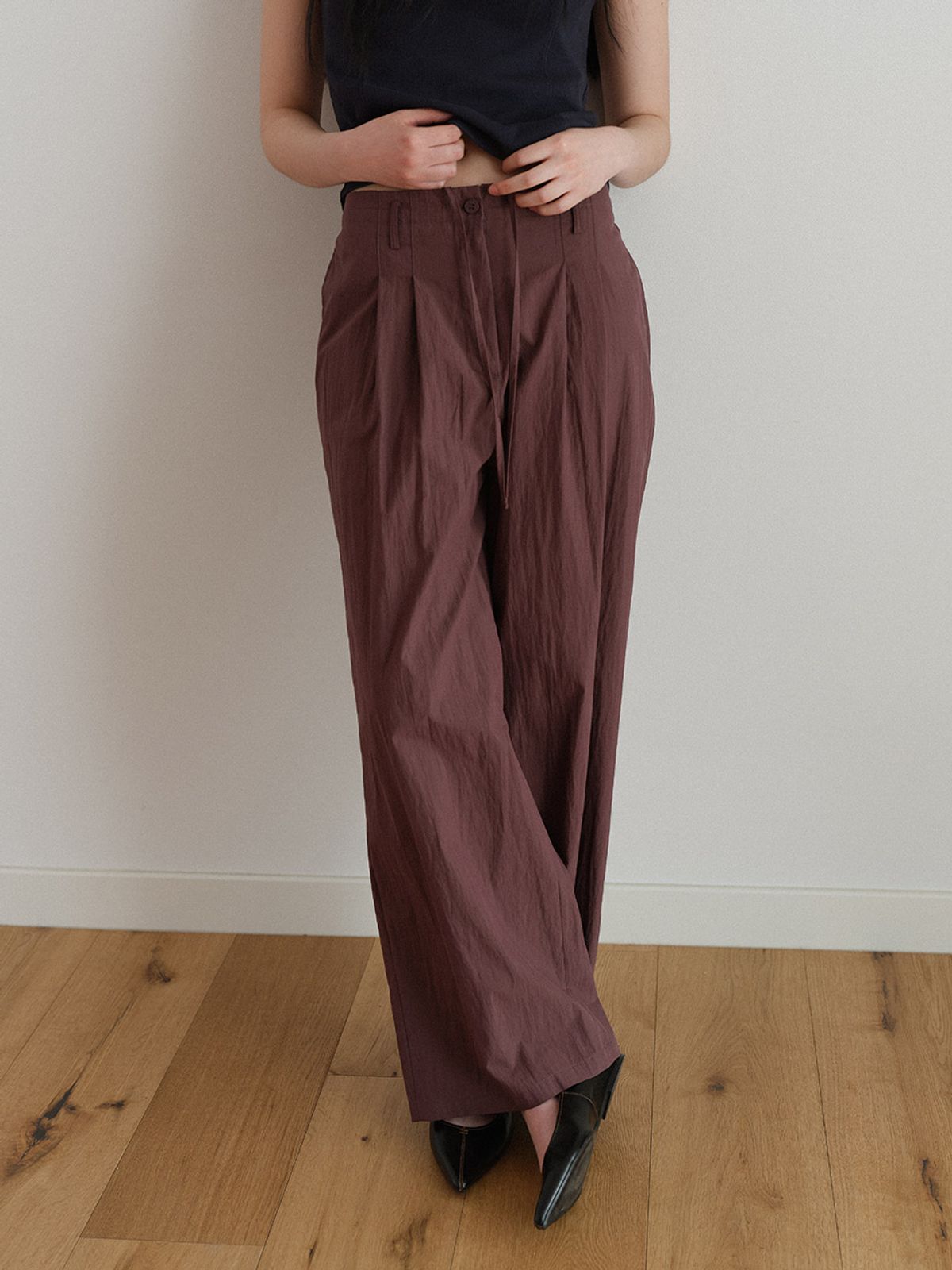 헌치(HUNCH) Tuck Detail Semi-Wide Pants (2color)