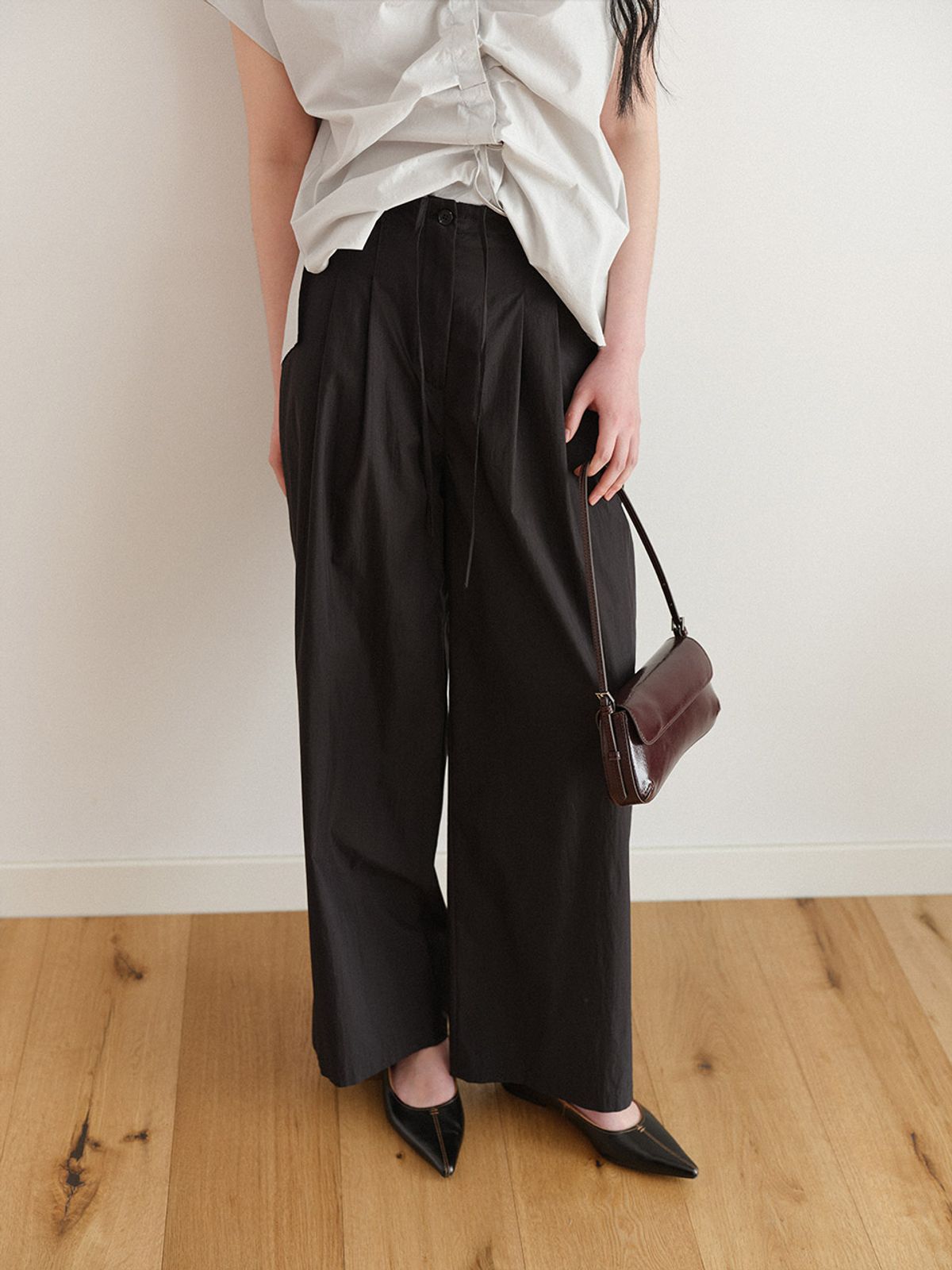 헌치(HUNCH) Tuck Detail Semi-Wide Pants (2color)