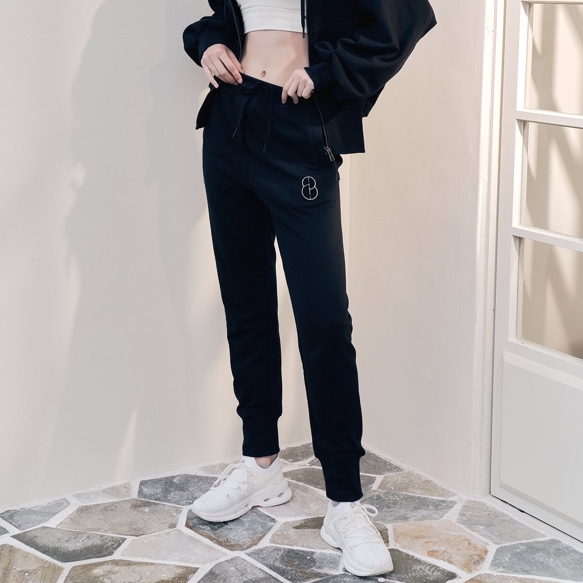 위뜨(HUIT) 부클자수 조거 팬츠 HTWJG2K06T