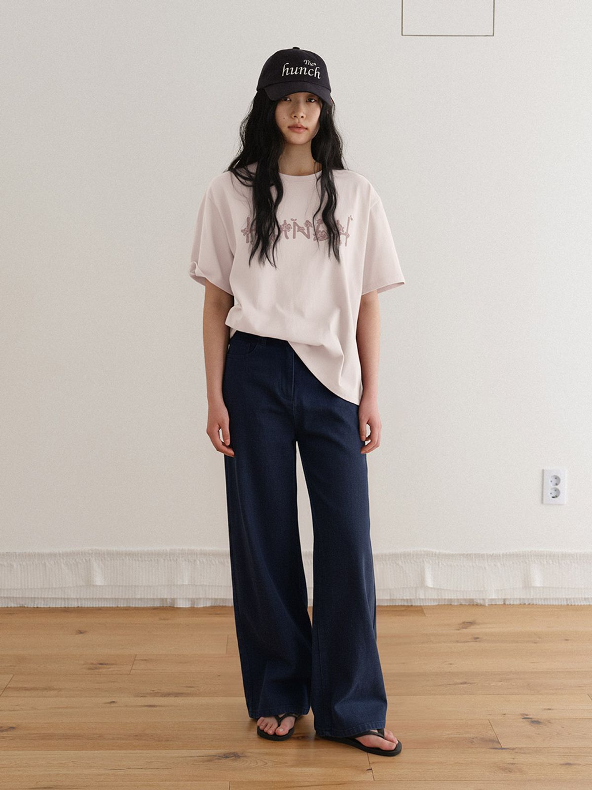 헌치(HUNCH) Rose Logo Graphic T-Shirt (2color)