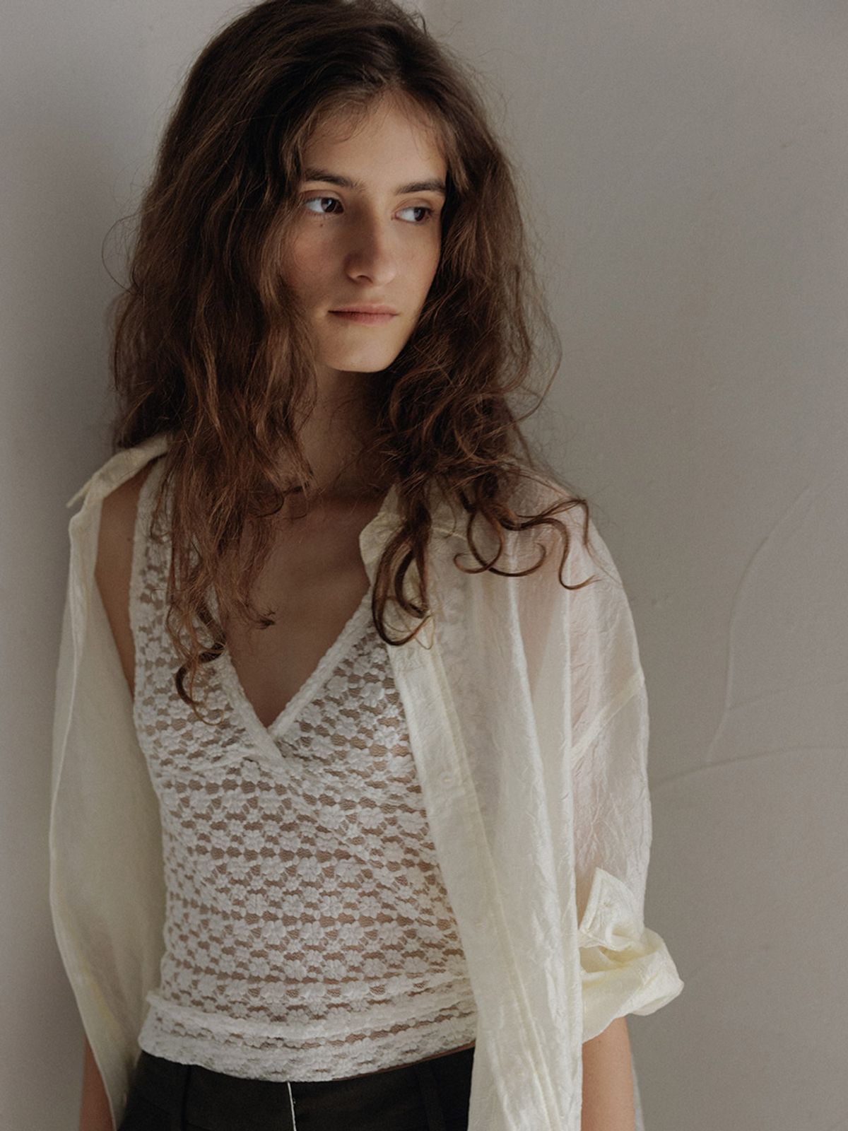 헌치(HUNCH) Flower Mesh Shirring Sleeveless Top