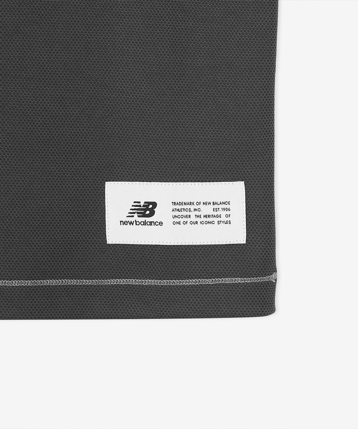 뉴발란스(NEW BALANCE) NBNEGCA053 / UNI 머슬핏 오버 반팔티 (CHARCOAL)