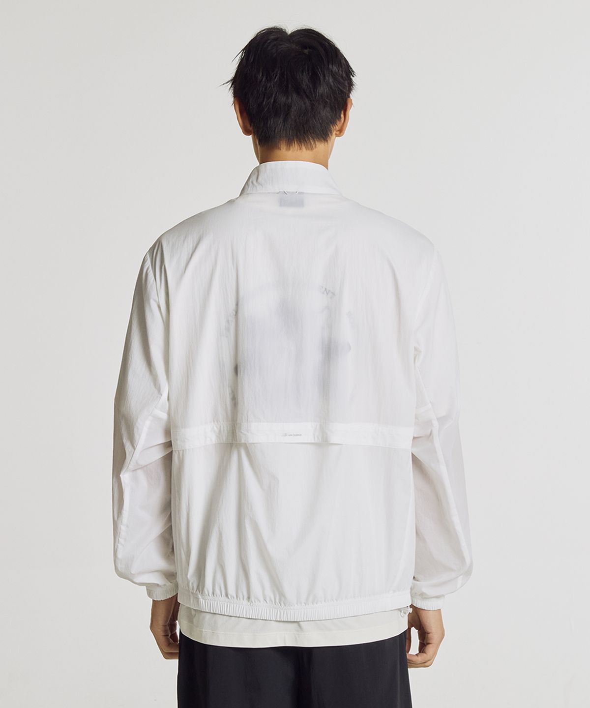 뉴발란스(NEW BALANCE) NBNAGCA023 / UNI 초경량 아우터 점퍼 (WHITE)